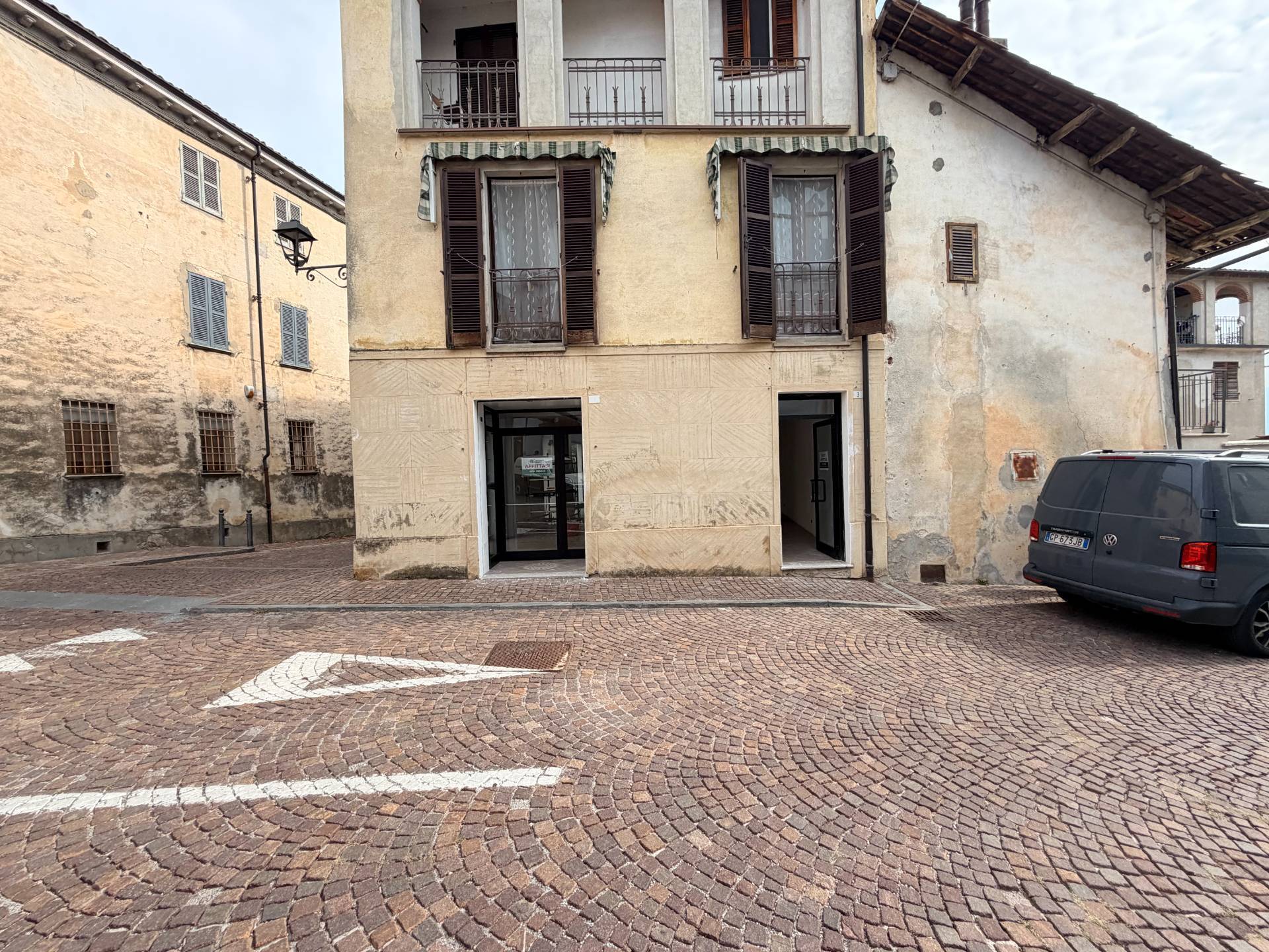 Locale commerciale in affitto a Villanova Mondov, Centro