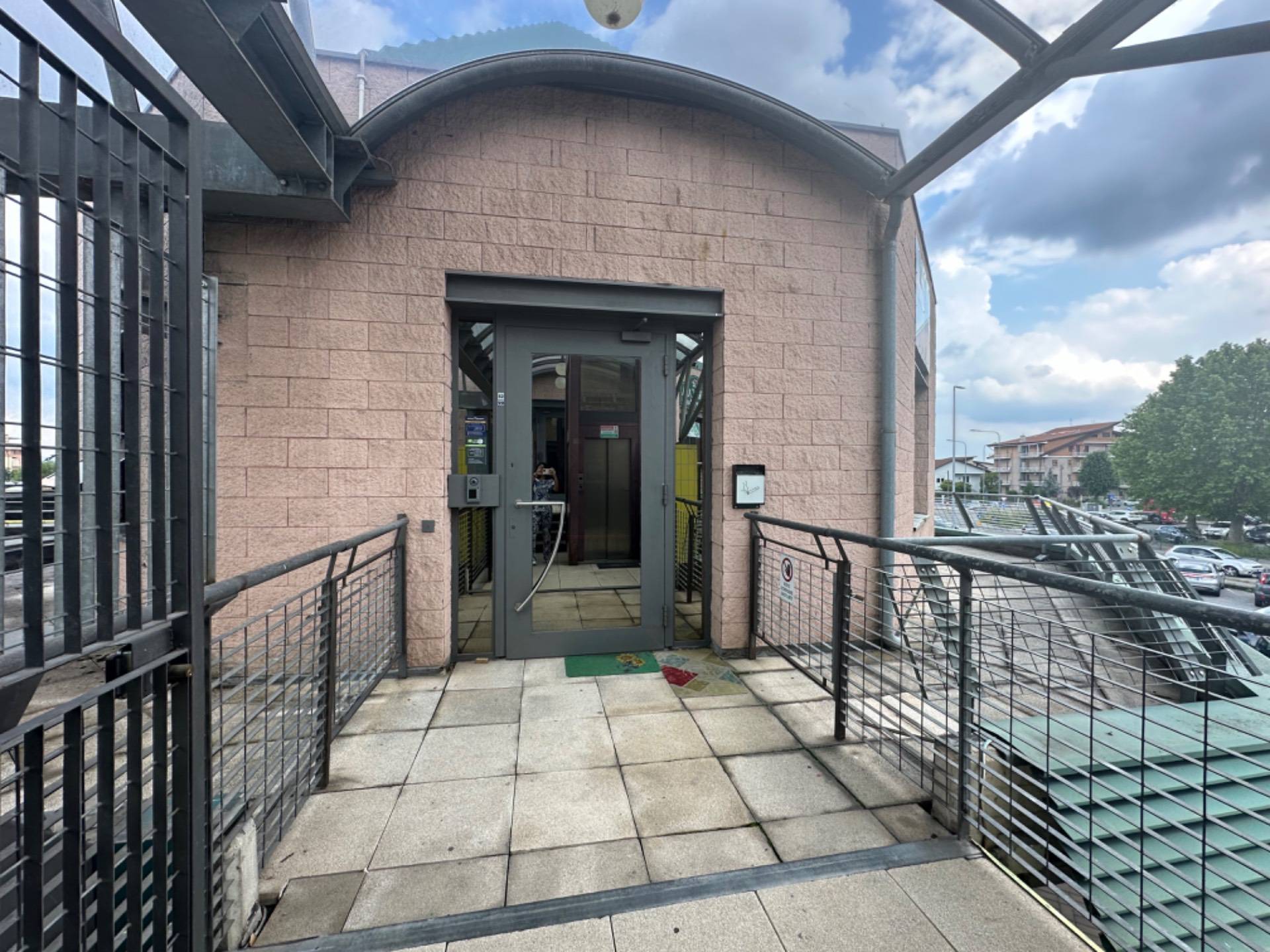 Ufficio in affitto a Rivalta di Torino, Centro Piramid