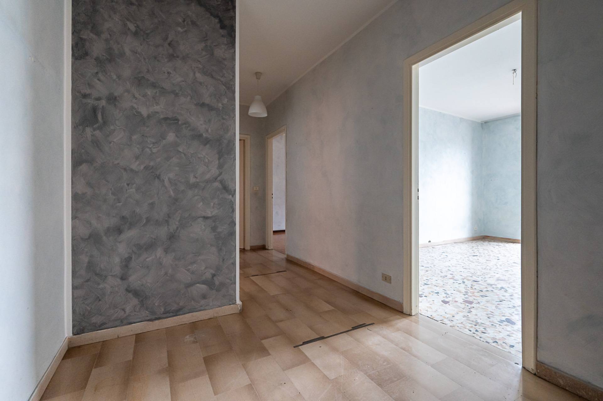 Appartamento in vendita a Beinasco, Centrale -