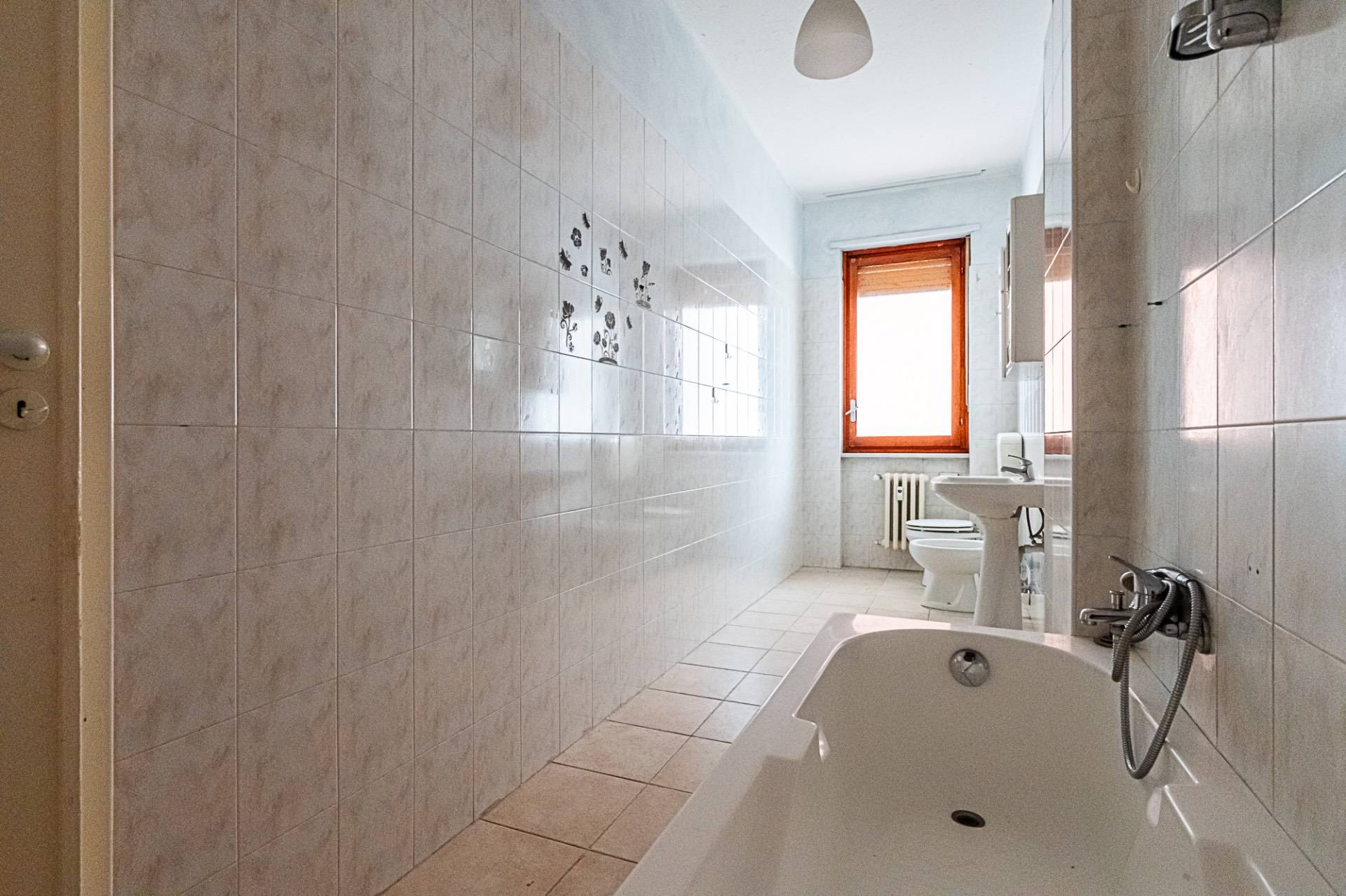 Appartamento in vendita a Beinasco, Centrale -