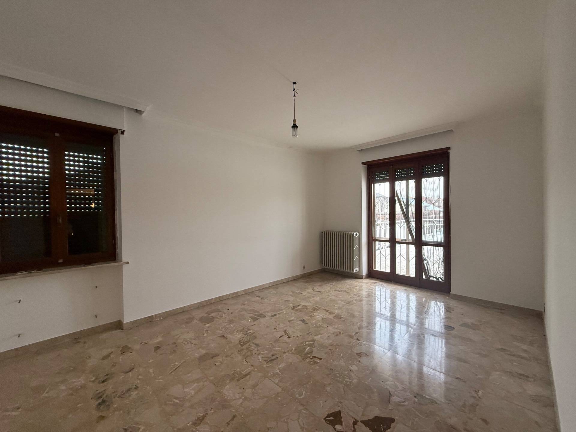 Studio/Ufficio in affitto a Orbassano, Centrale