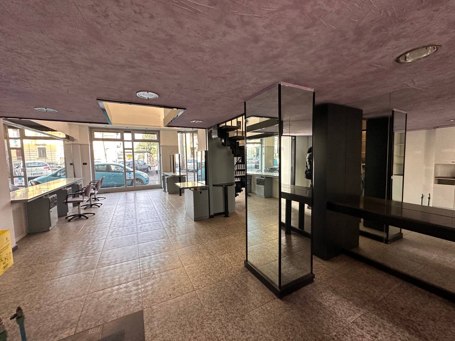 Negozio in vendita a Torino, Santa Rita