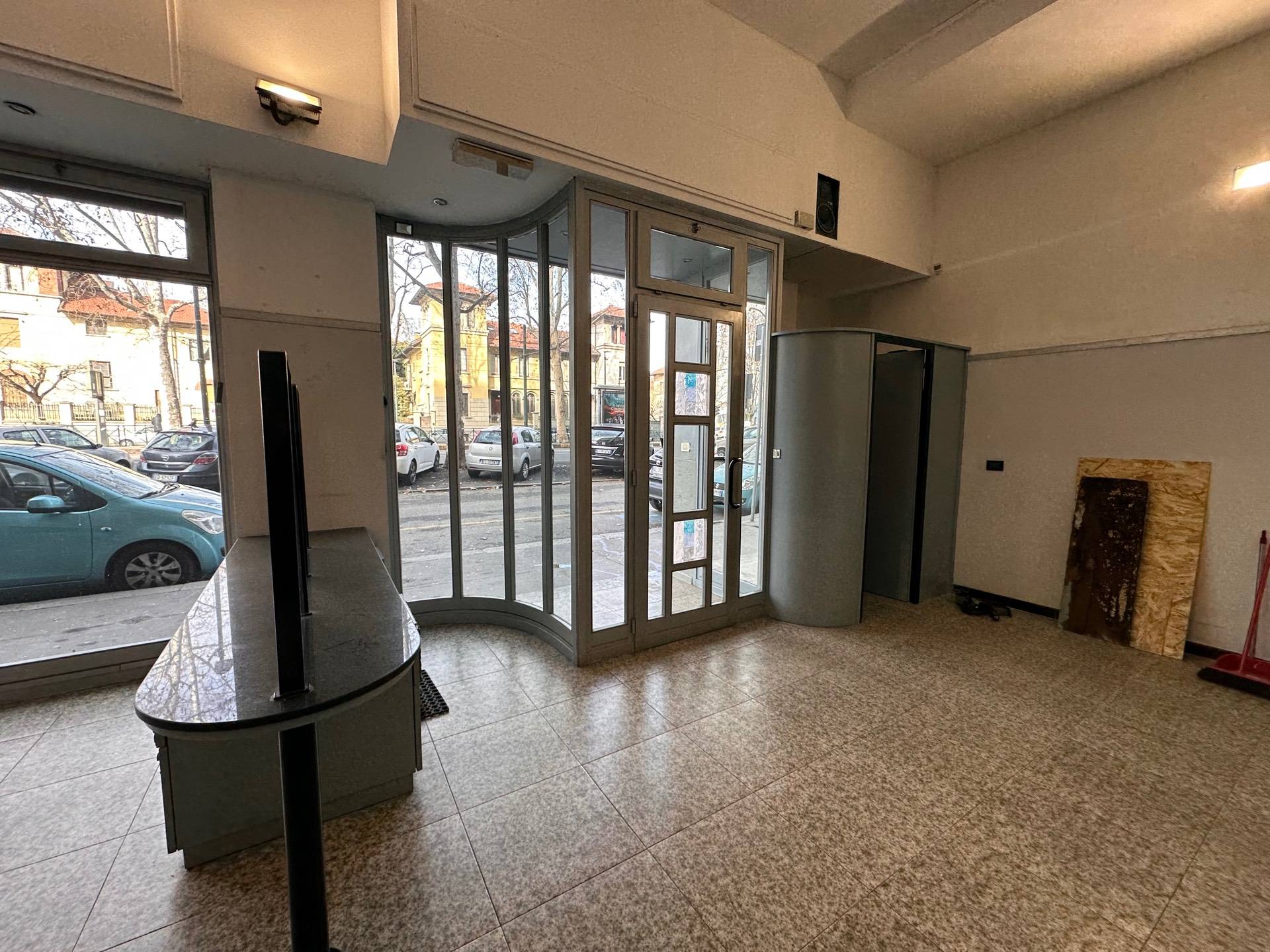 Negozio in vendita a Torino, Santa Rita