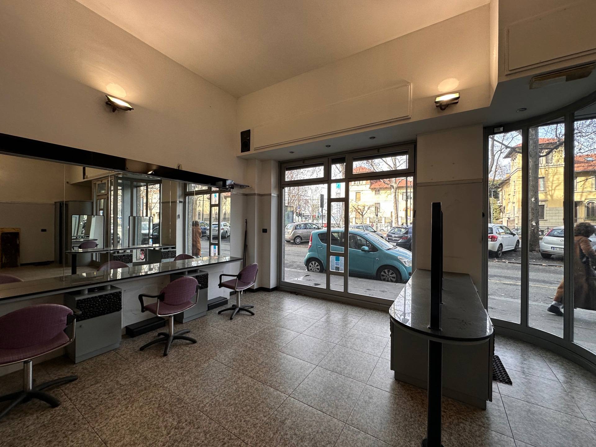 Negozio in vendita a Torino, Santa Rita
