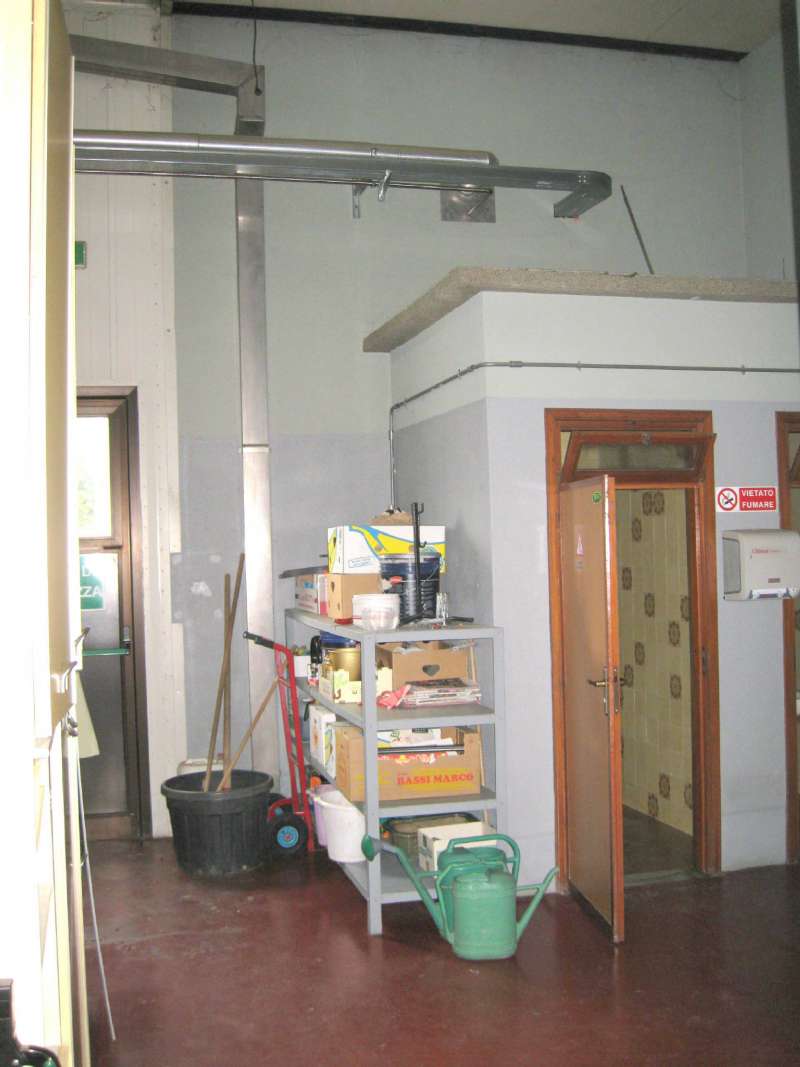 Locale commerciale in affitto a Rivoli