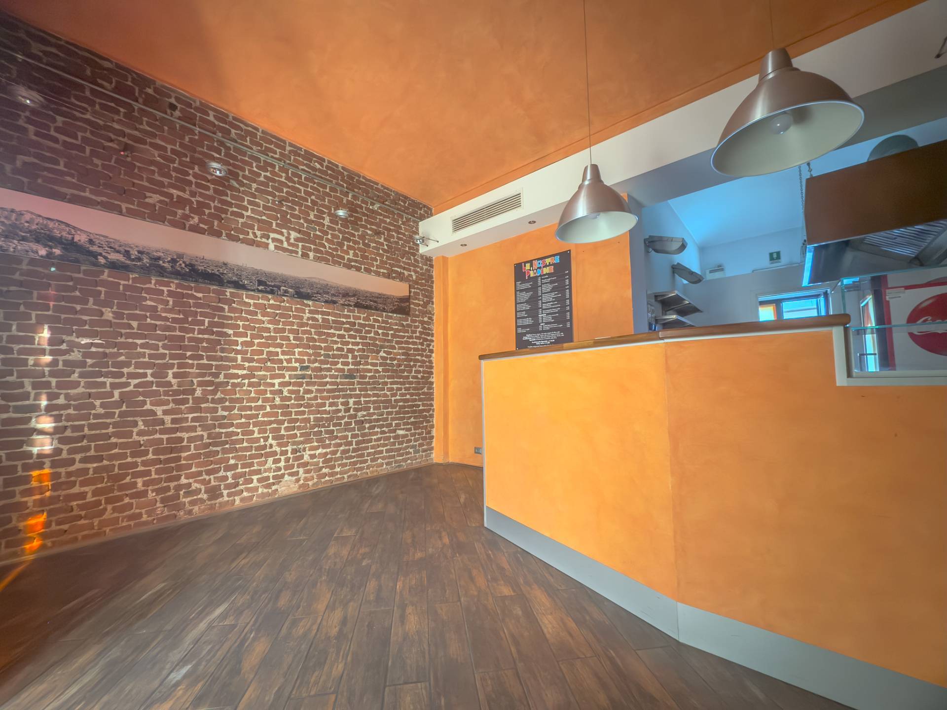 Locale commerciale in vendita a Torino, Cenisia