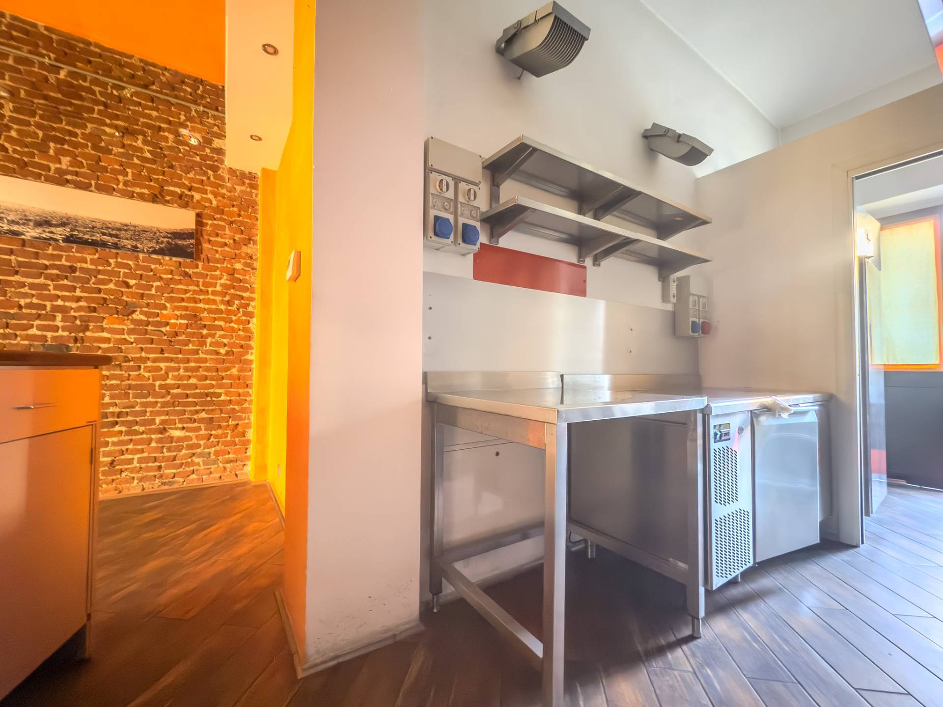 Locale commerciale in vendita a Torino, Cenisia