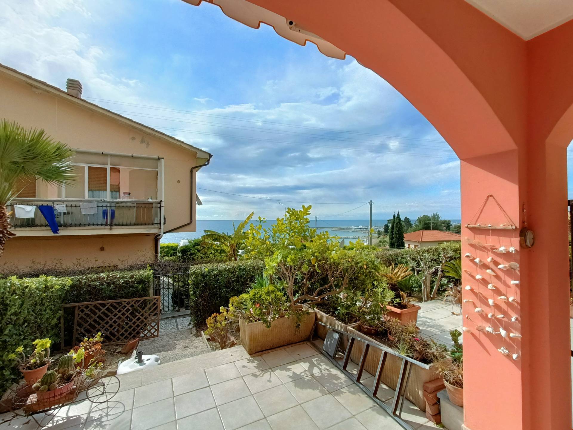 Appartamento in vendita a Cipressa