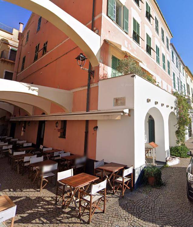 Locale commerciale in vendita a Celle Ligure