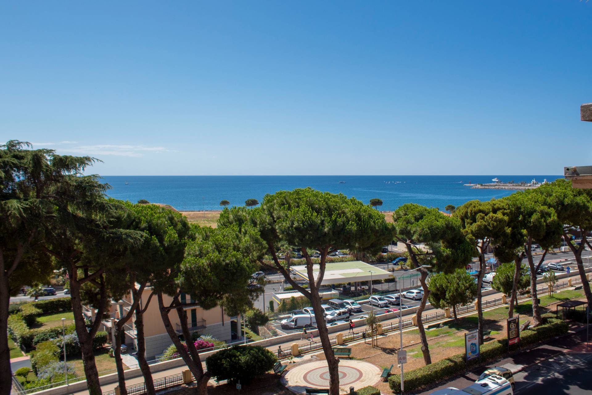 Attivit Commerciale in affitto a Imperia