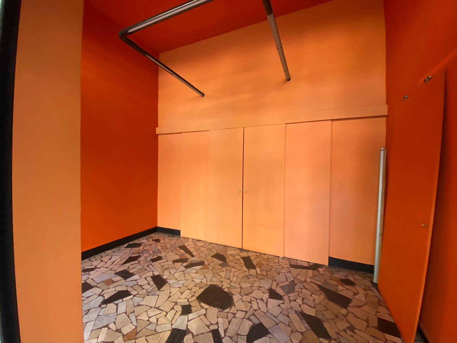 Negozio in vendita a Torino, Lucento - Vallette