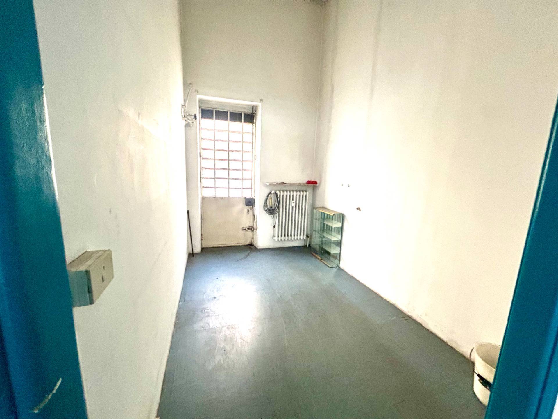 Negozio in vendita a Torino, San Salvario