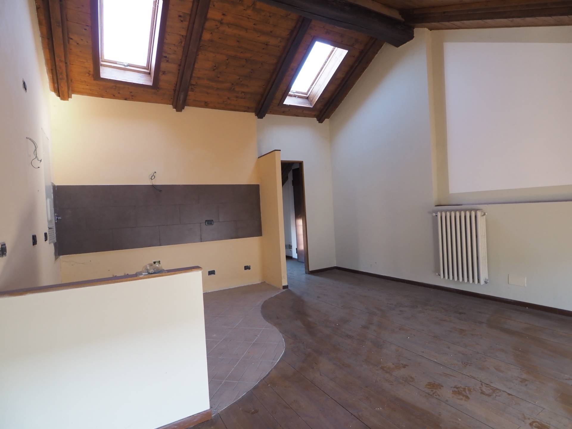 Appartamento in vendita a Cambiano, Centrale