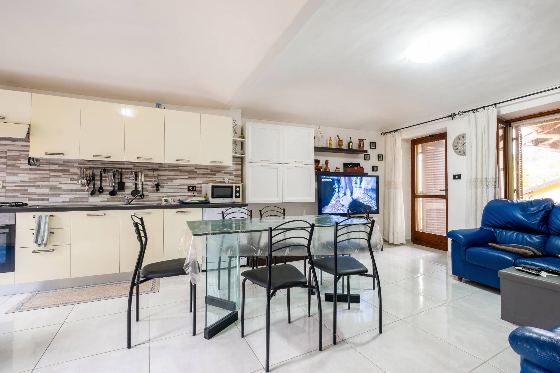 Villa Bifamiliare in vendita a Front, Centro