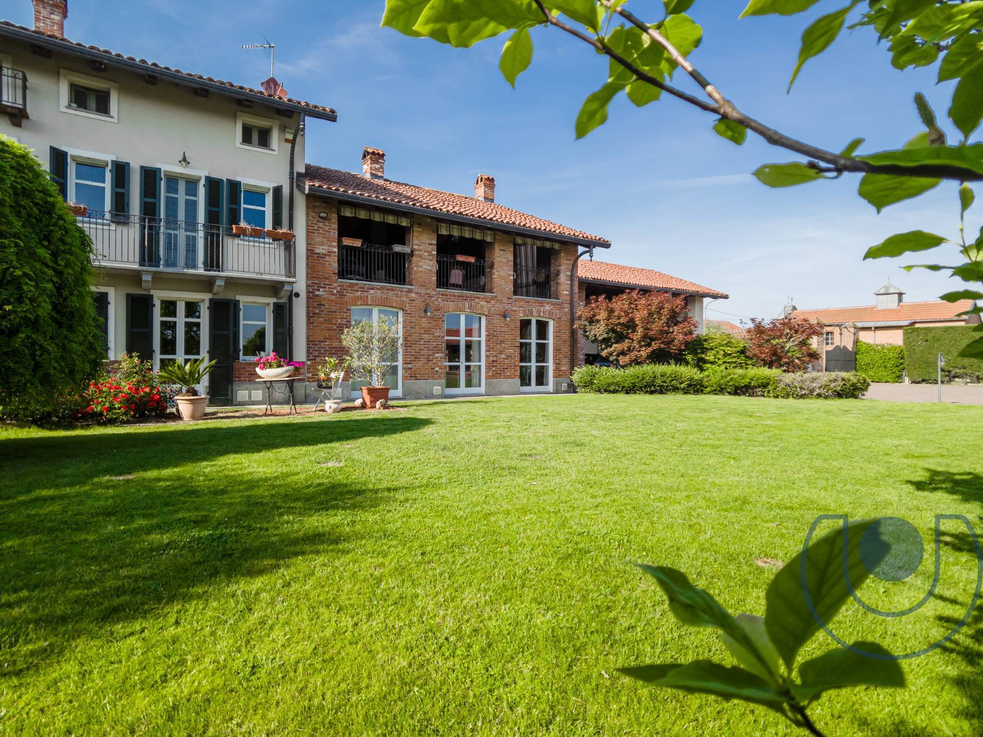 Villa con terrazzo, Chieri pessione