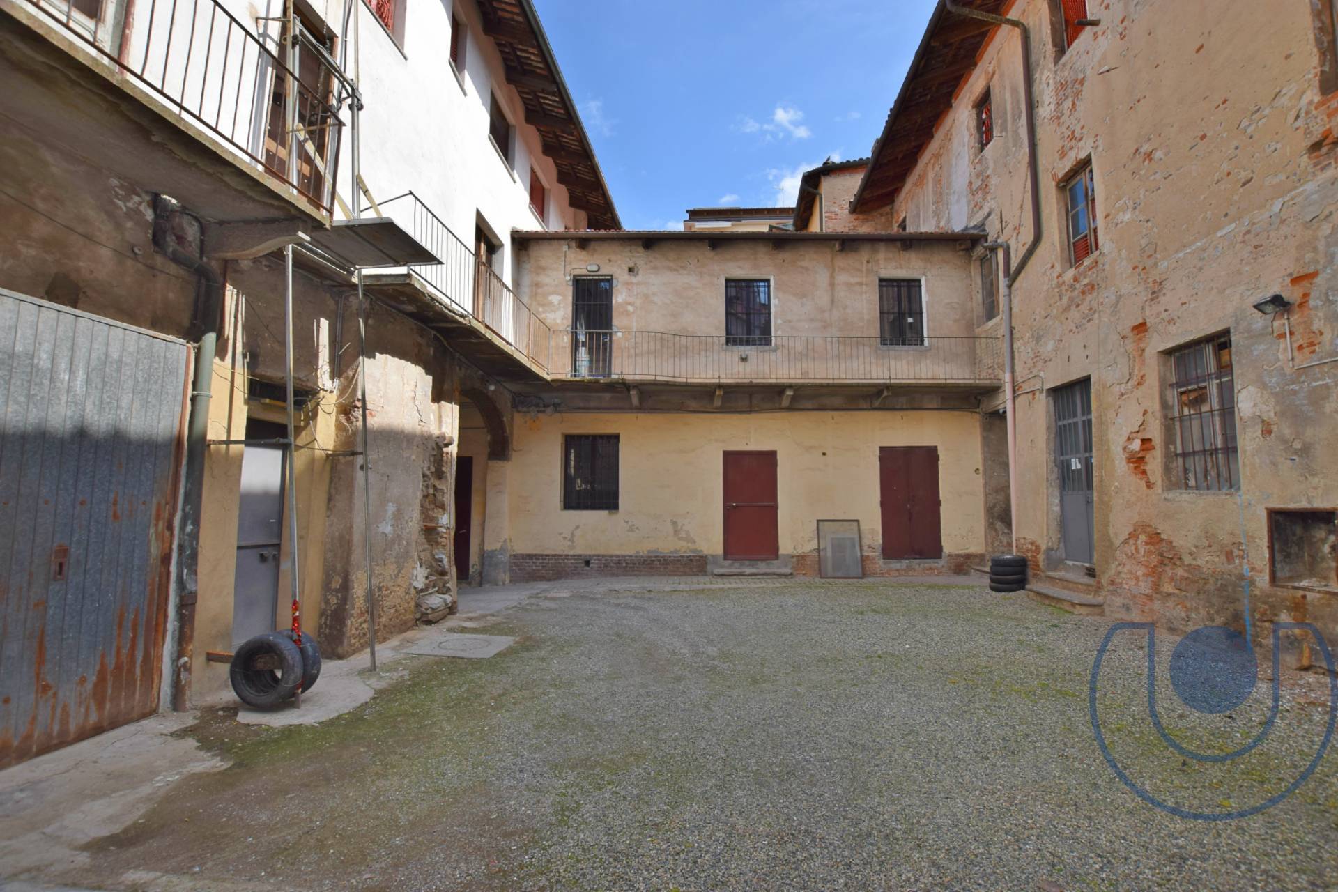 Stabile/Palazzo con terrazzo, Chieri centro