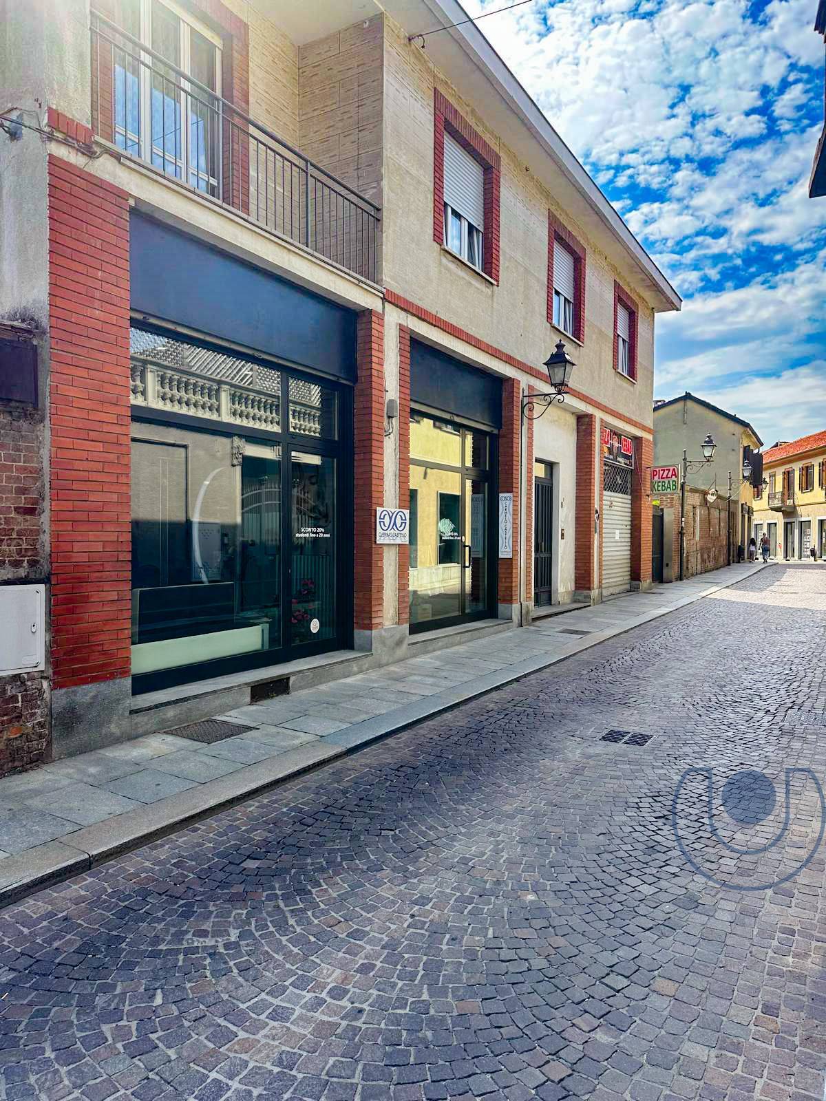 Stabile - Palazzo in vendita a Chieri, Centro