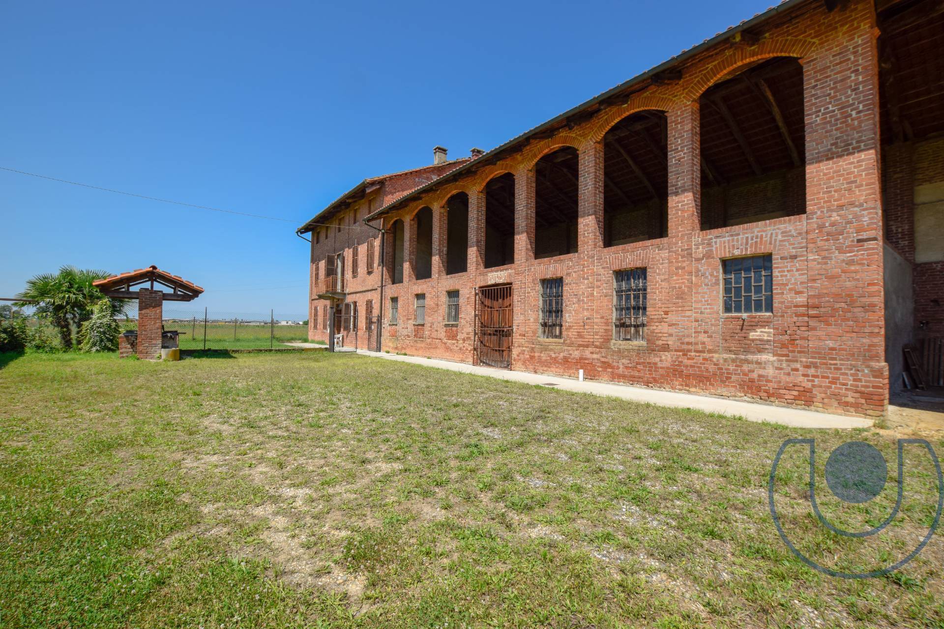 Casale in vendita a Villanova d'Asti