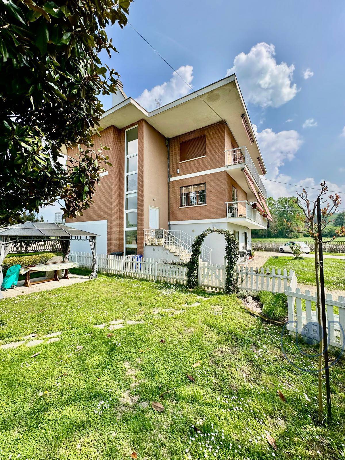 Appartamento in vendita a Pavarolo, Collina