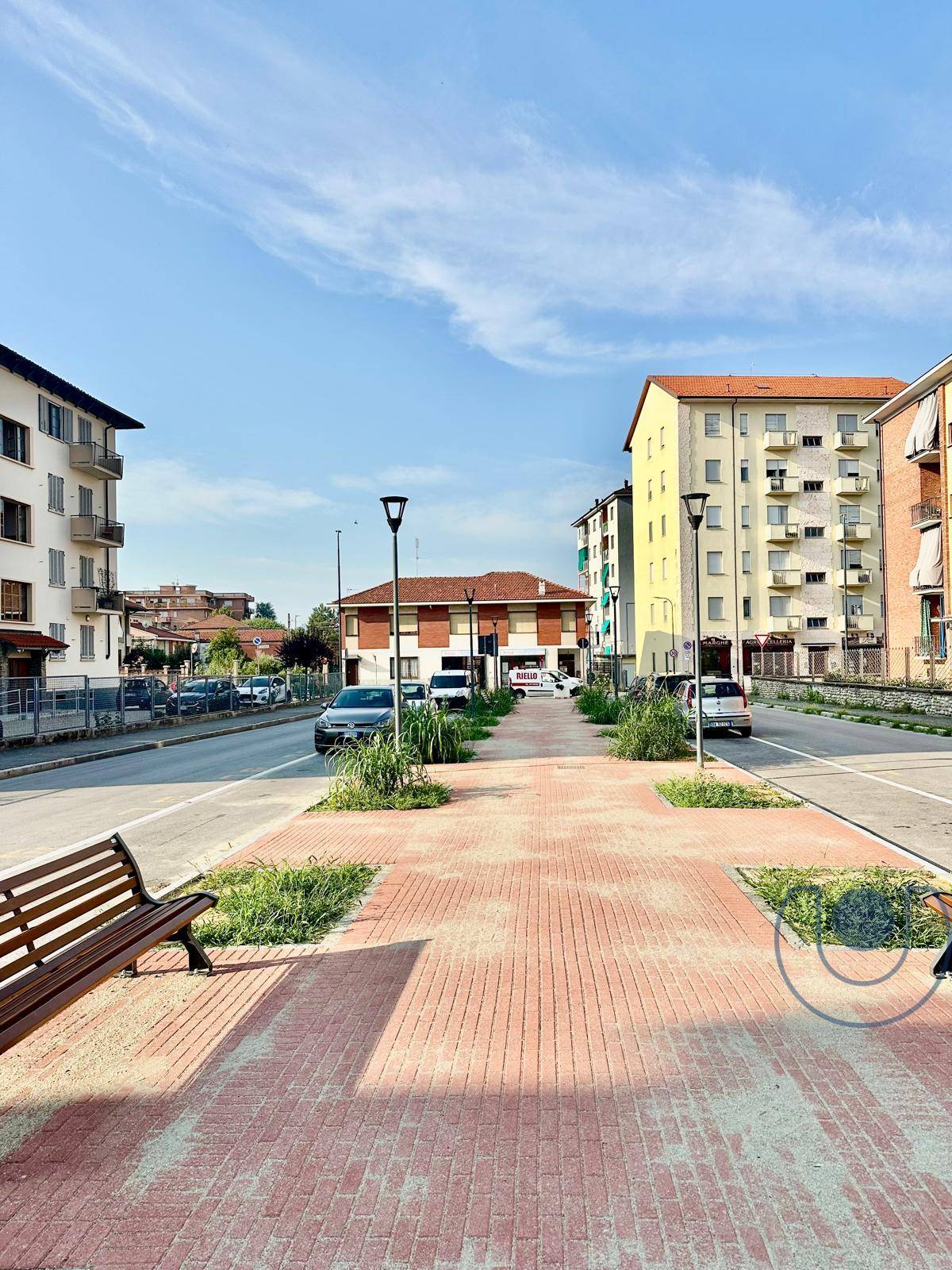 Locale commerciale in vendita a Chieri, Piazza Europa