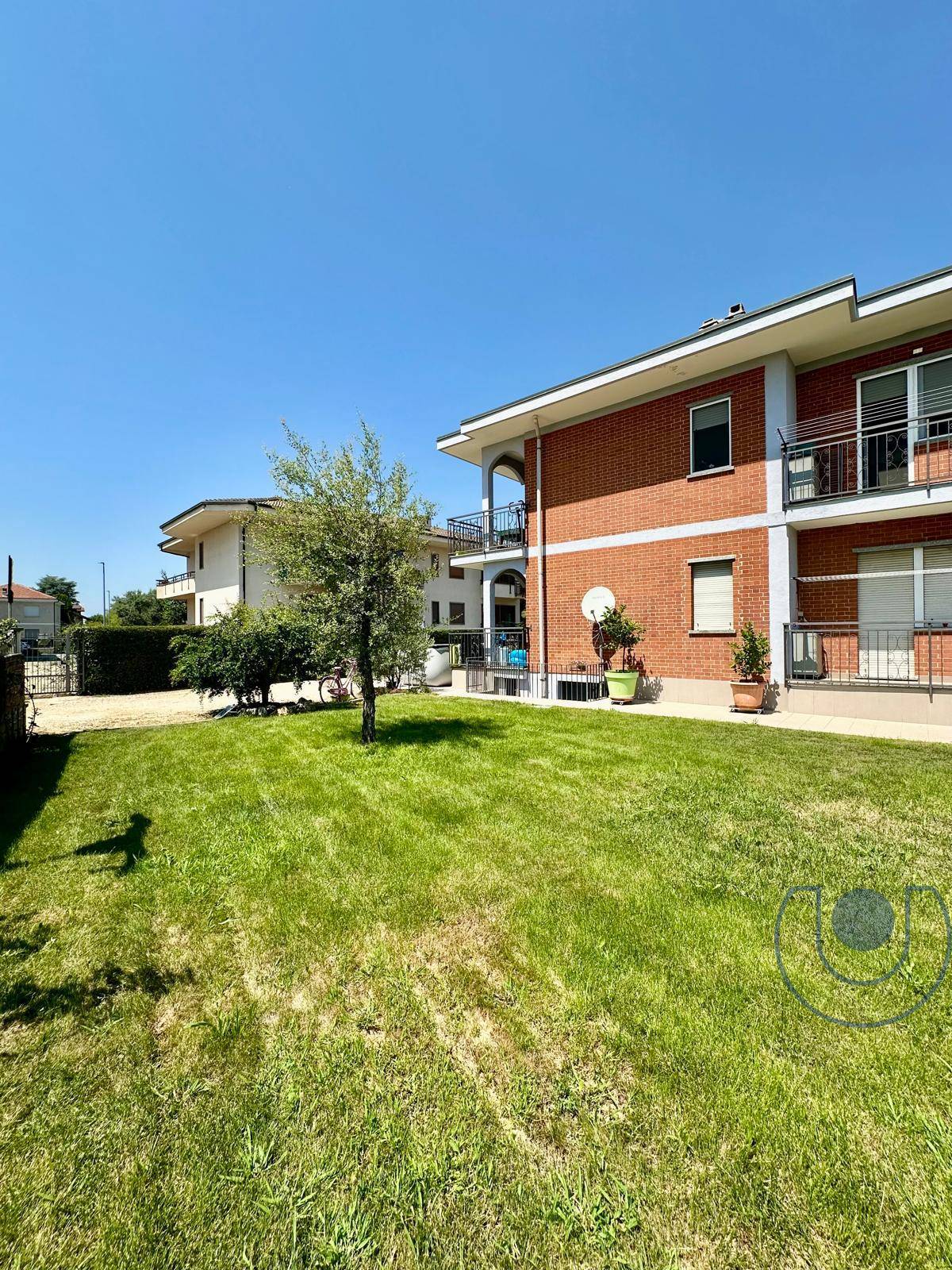 Villa Bifamiliare in vendita a Santena, Semicentro