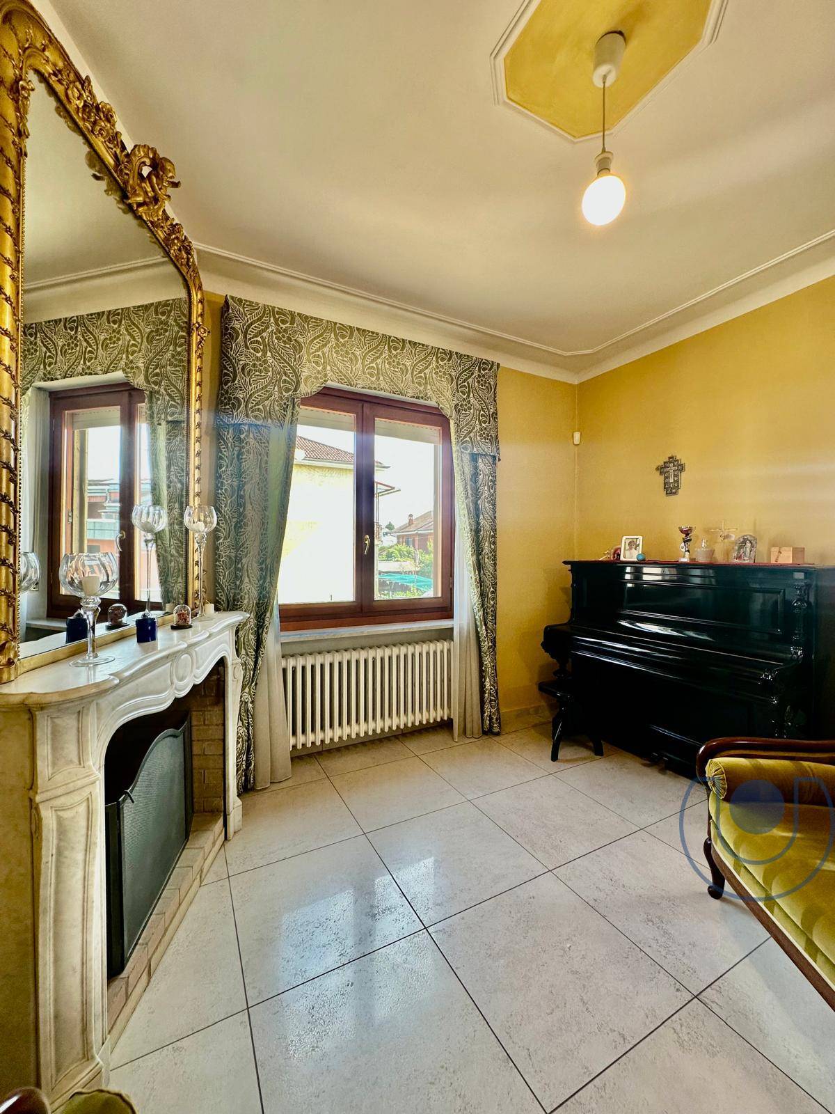Casa indipendente in vendita a Carignano, Centro
