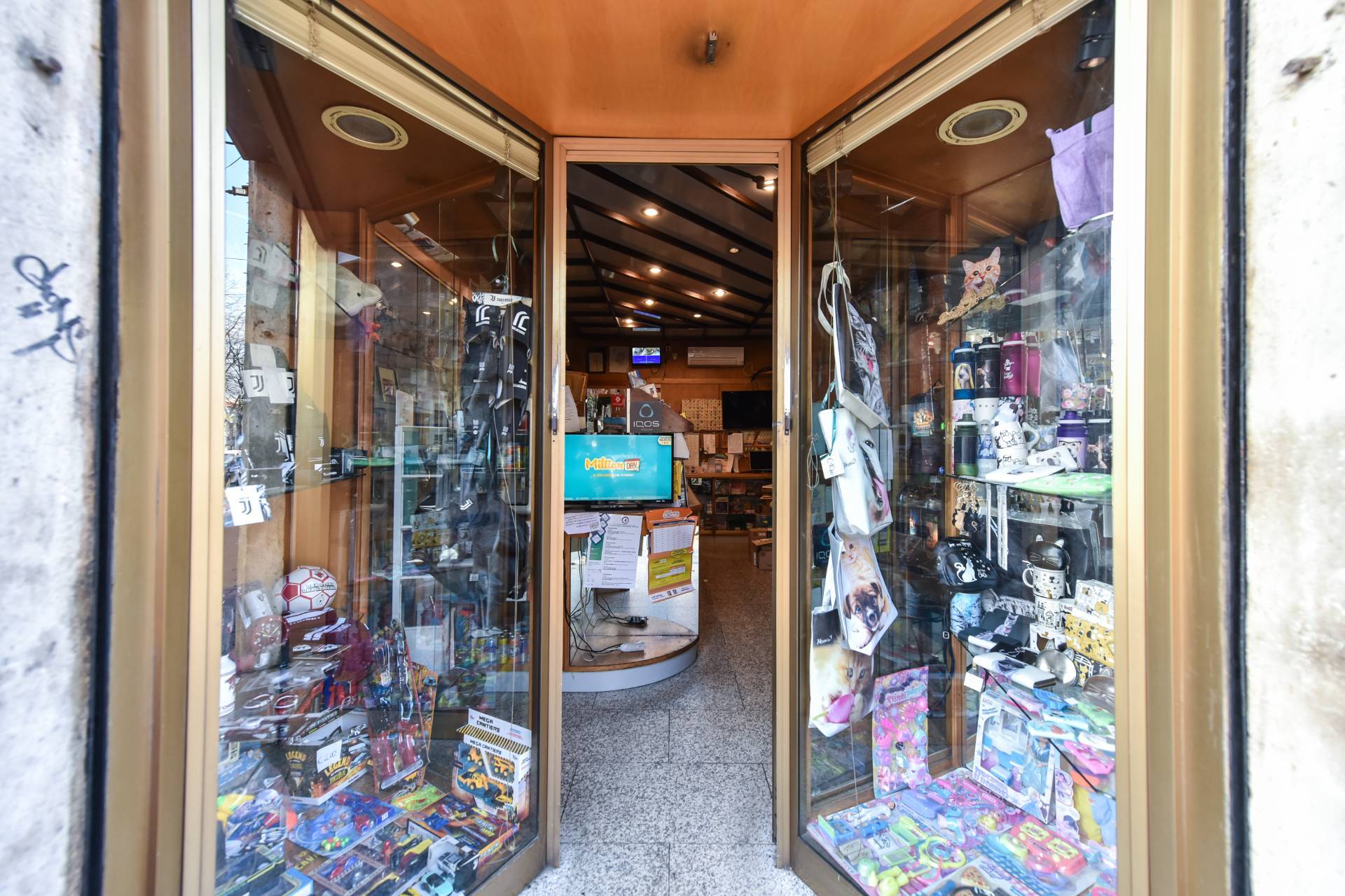 Attivit Commerciale - Tabaccheria in vendita a Torino, Campidoglio