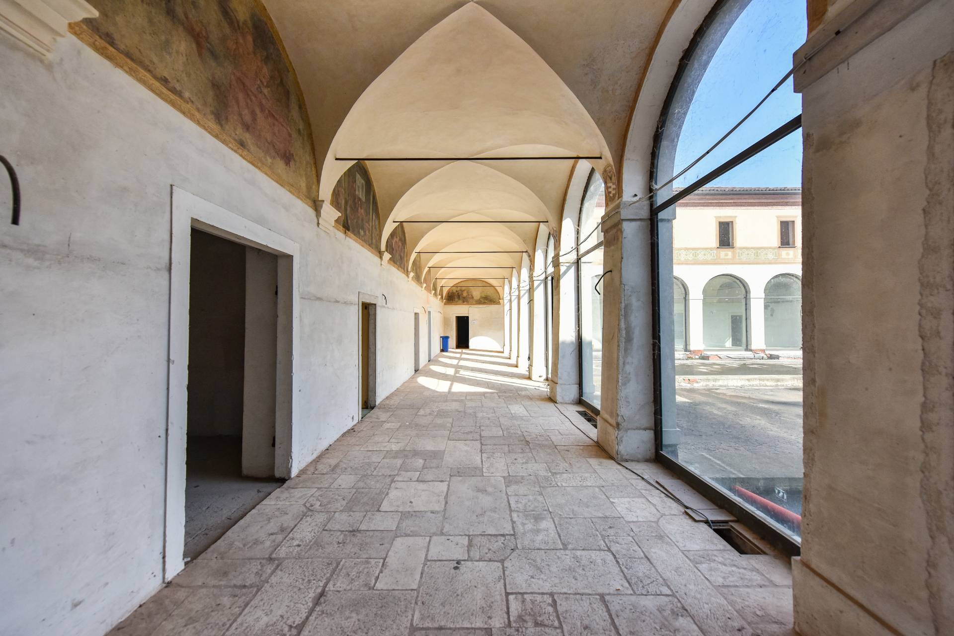 Studio/Ufficio in vendita a Chivasso, Centro