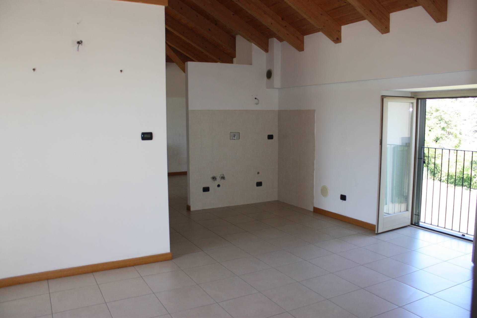 Appartamento in affitto a Pavarolo, Centrale