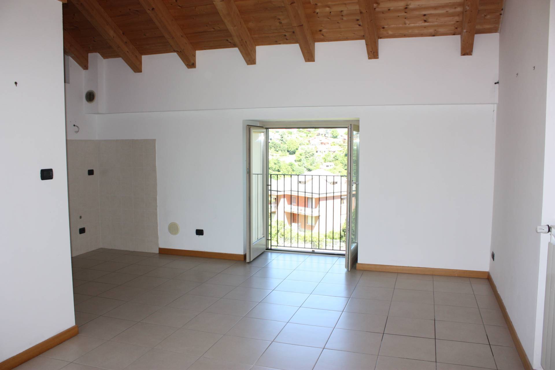 Appartamento in affitto a Pavarolo, Centrale