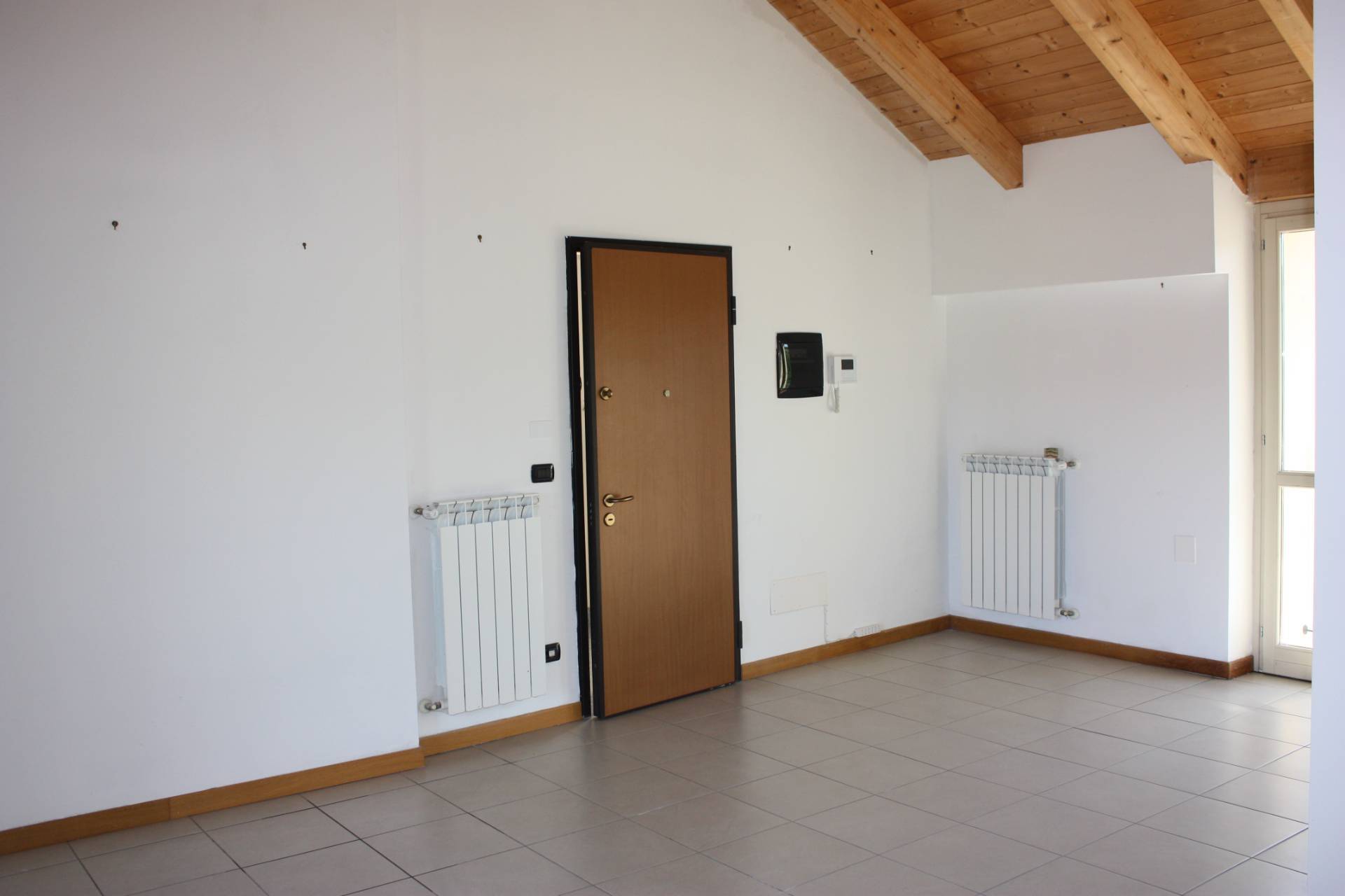 Appartamento in affitto a Pavarolo, Centrale