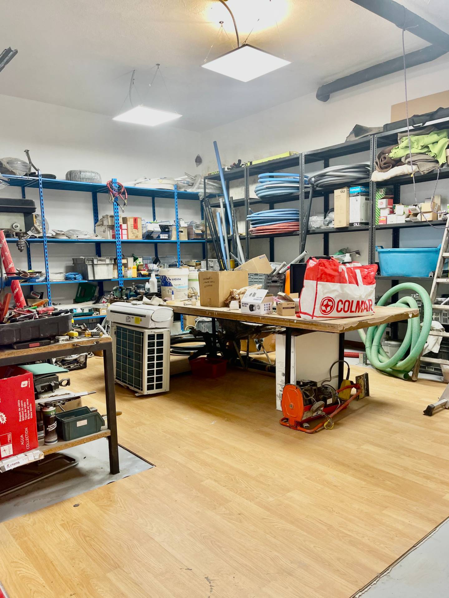 Magazzino in vendita a Trofarello, Centrale