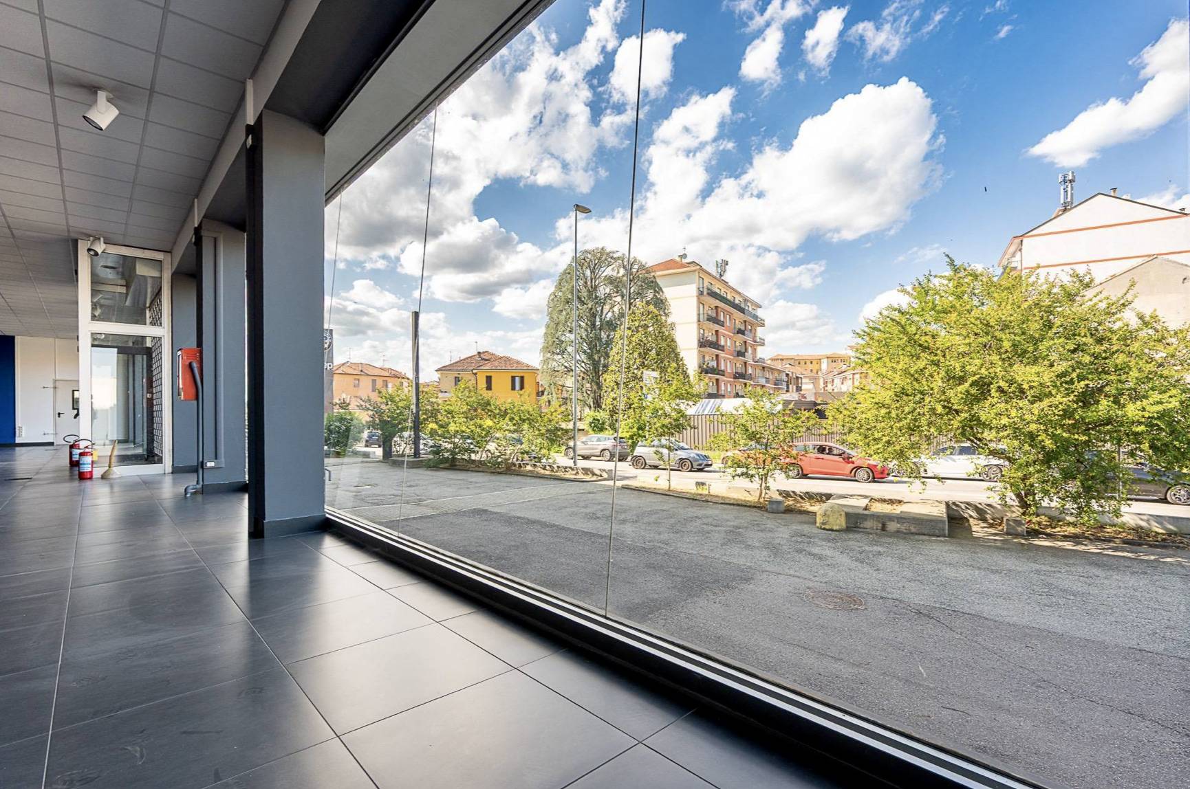 Locale commerciale in vendita a Moncalieri, C.so Savona