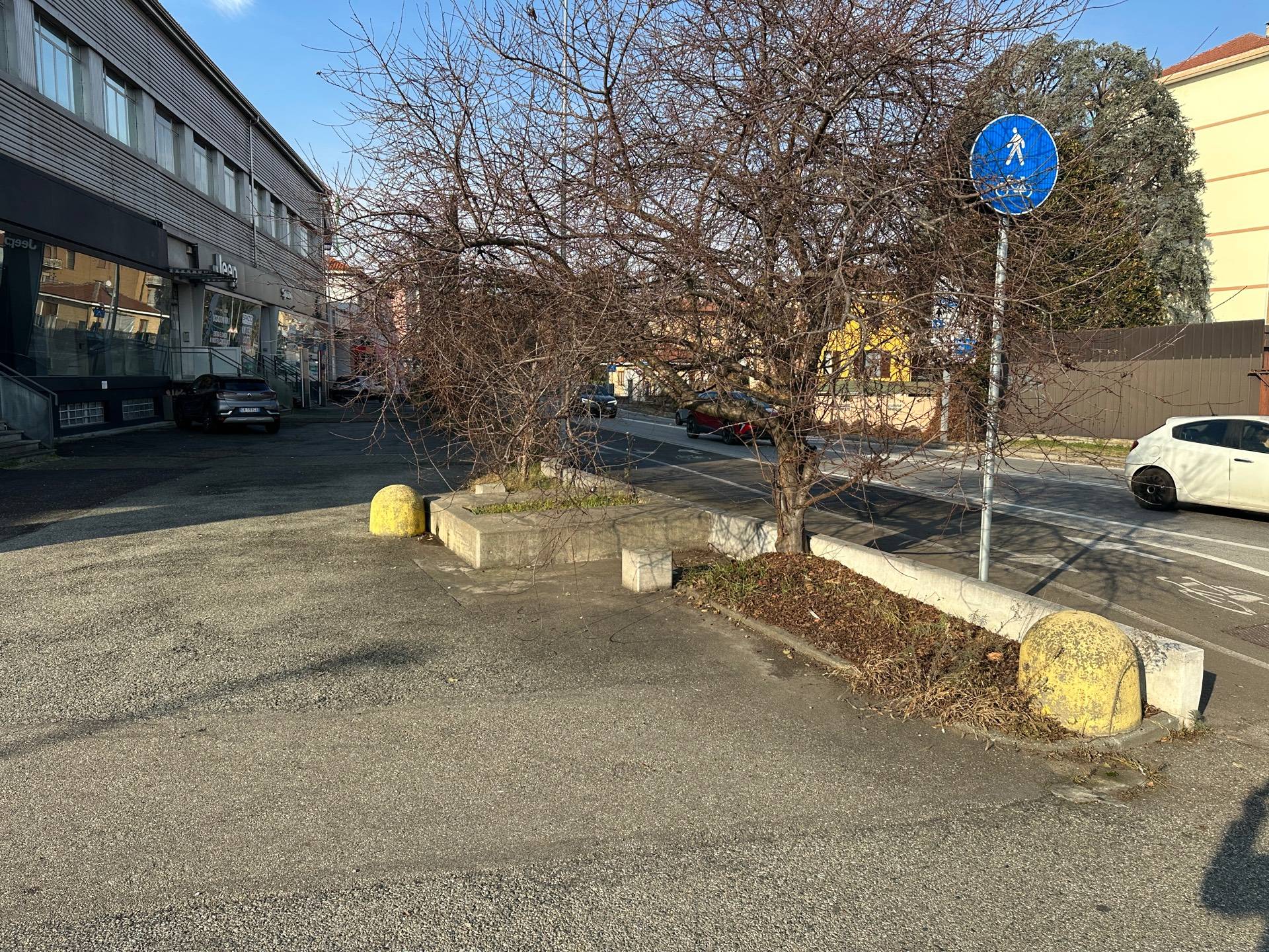 Locale commerciale in vendita a Moncalieri, C.so Savona