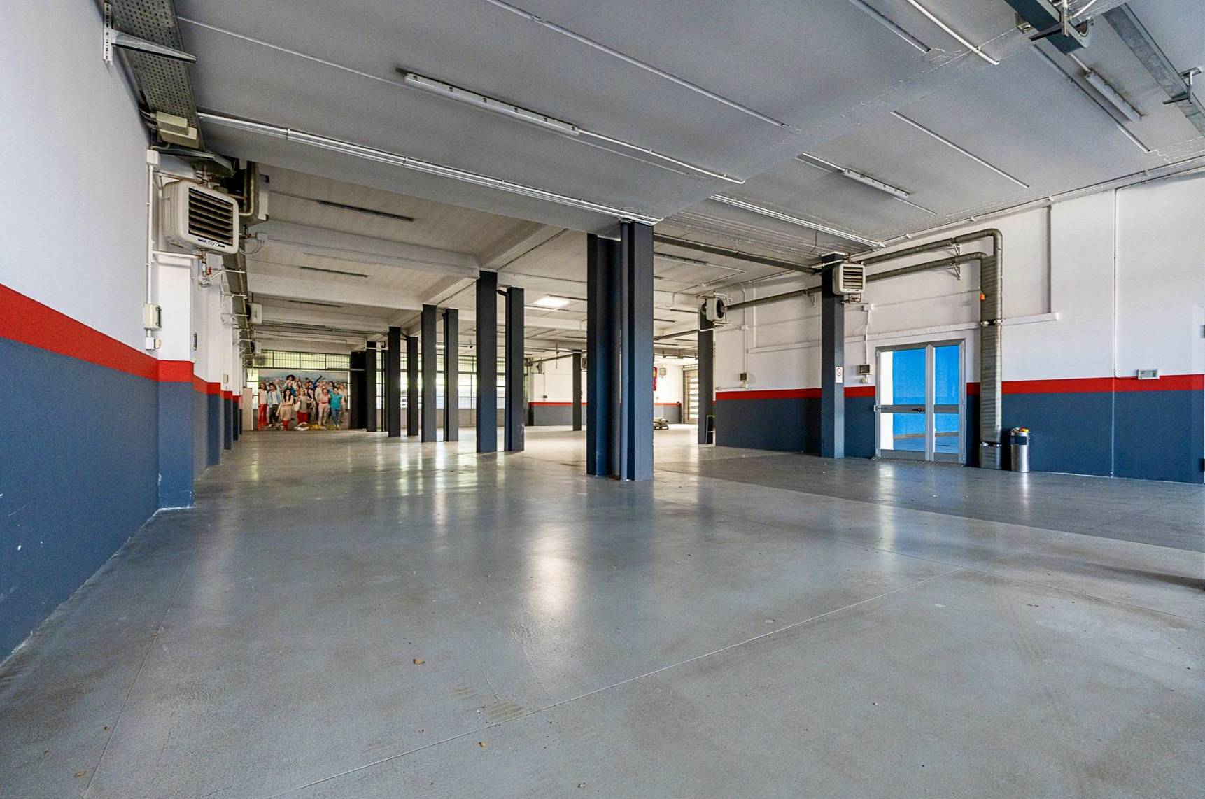 Locale commerciale in vendita a Moncalieri, C.so Savona