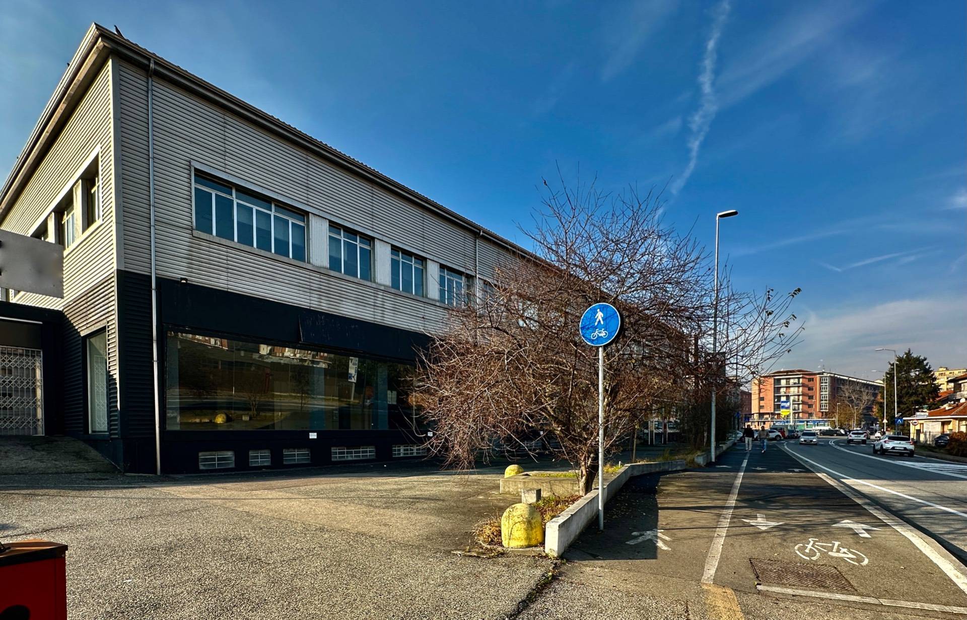 Locale commerciale in vendita a Moncalieri, C.so Savona