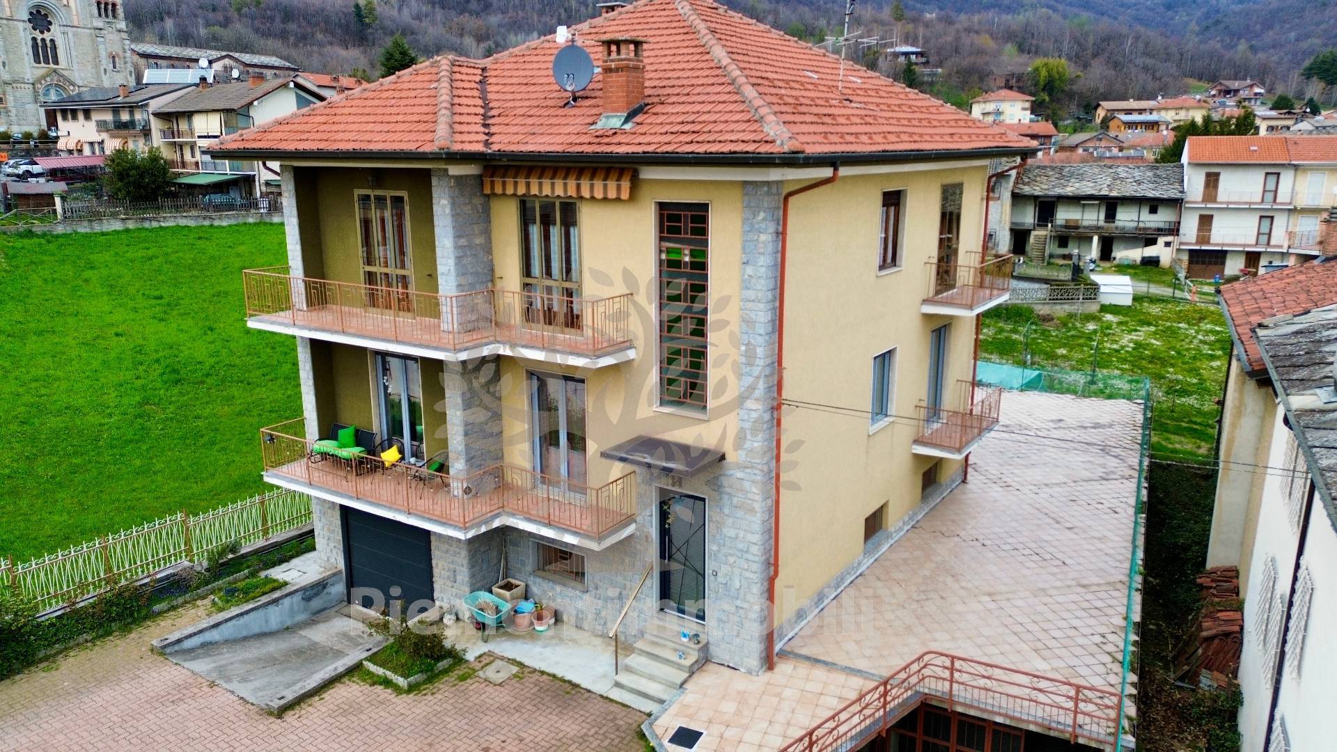 Villa Bifamiliare in vendita a Giaveno, Frazione Selvaggio