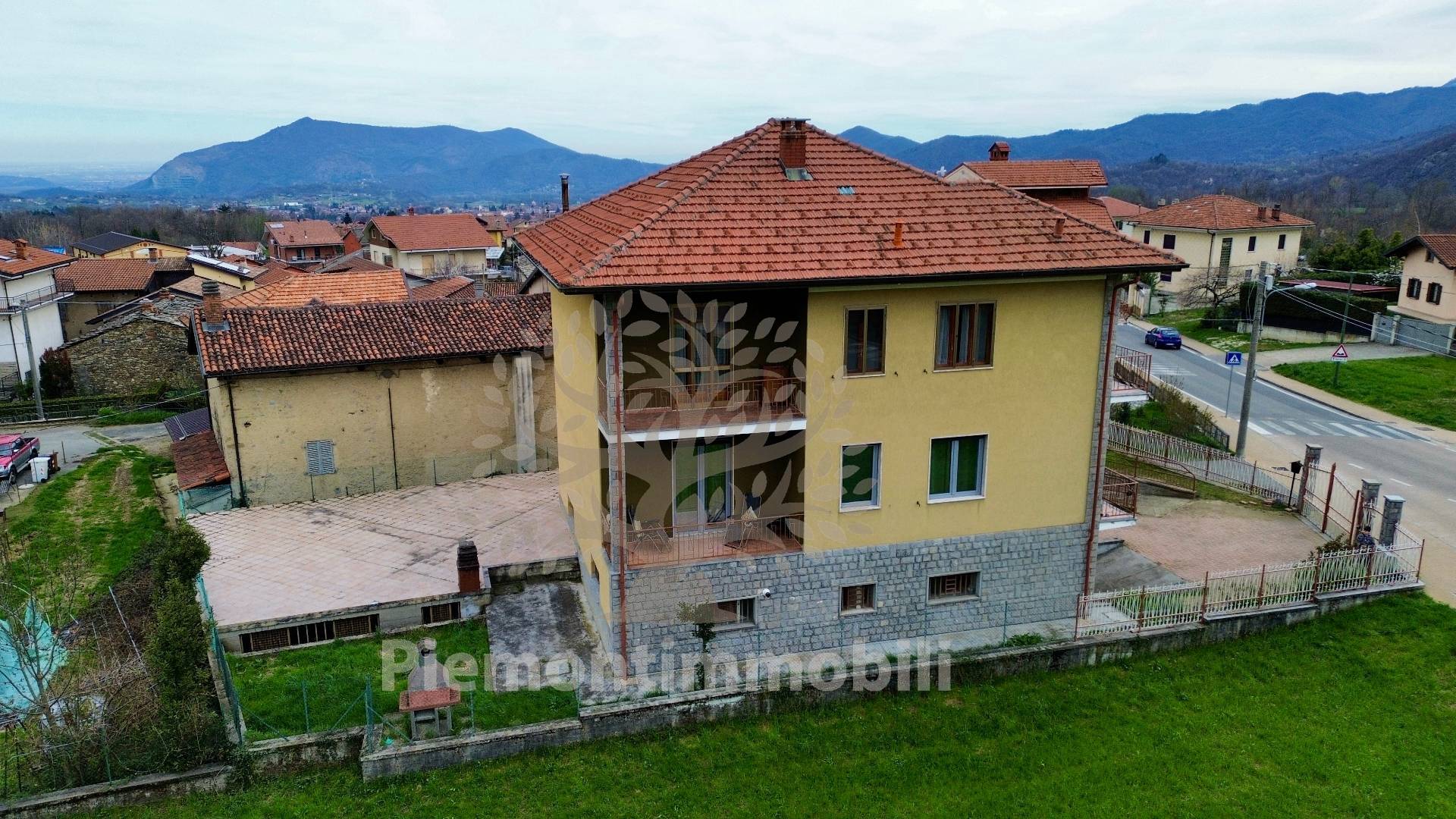 Villa Bifamiliare in vendita a Giaveno, Frazione Selvaggio