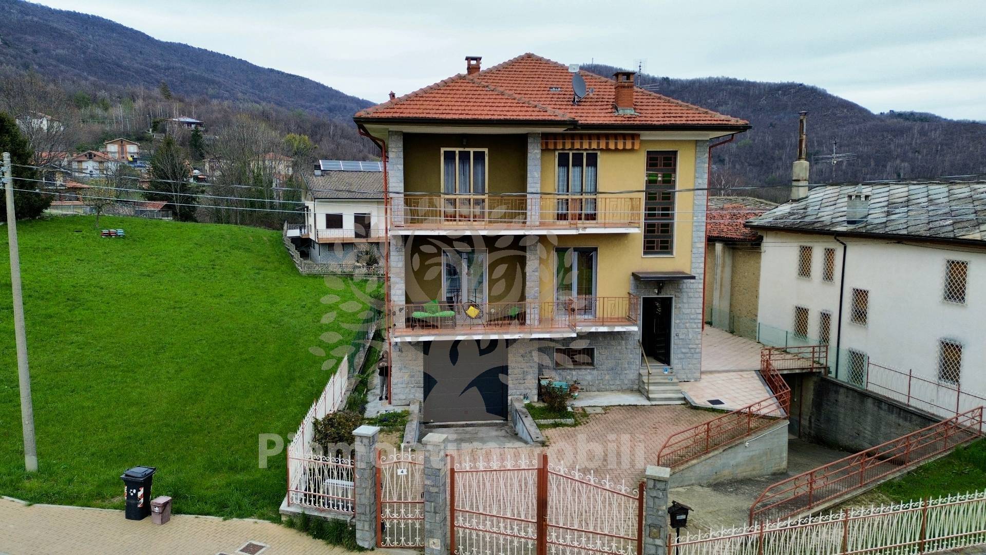 Villa Bifamiliare in vendita a Giaveno, Frazione Selvaggio