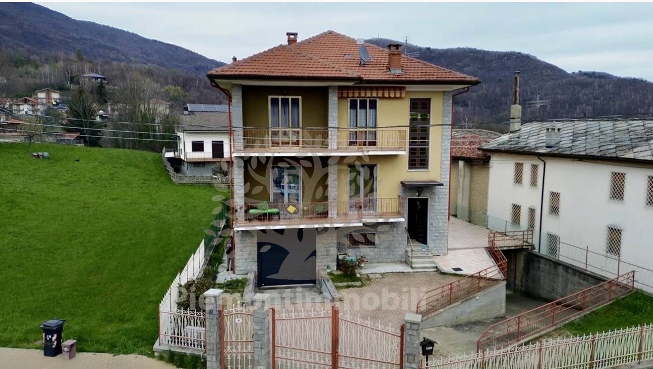 Villa Bifamiliare in vendita a Giaveno, Frazione Selvaggio