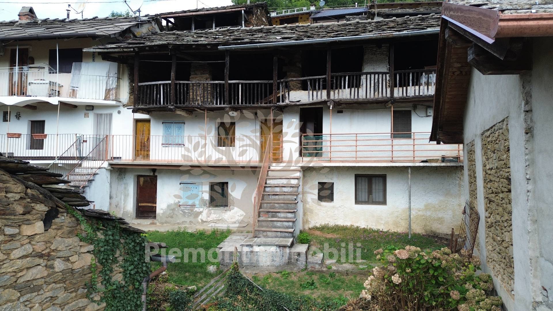 Stabile - Palazzo in vendita a Giaveno, B.ta Maddalena