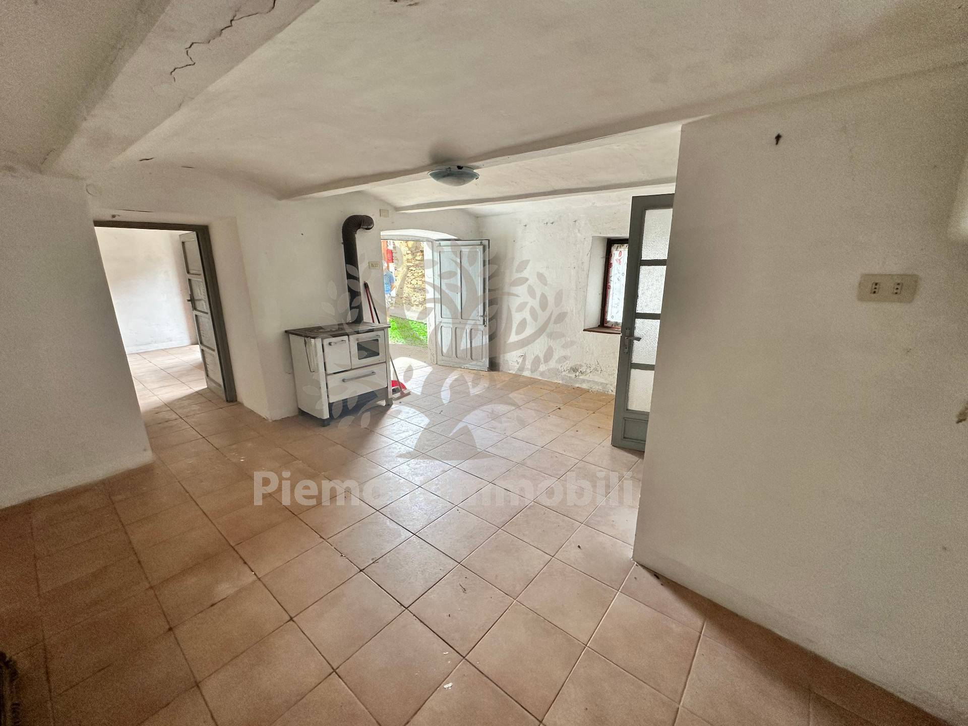 Stabile - Palazzo in vendita a Giaveno, B.ta Maddalena