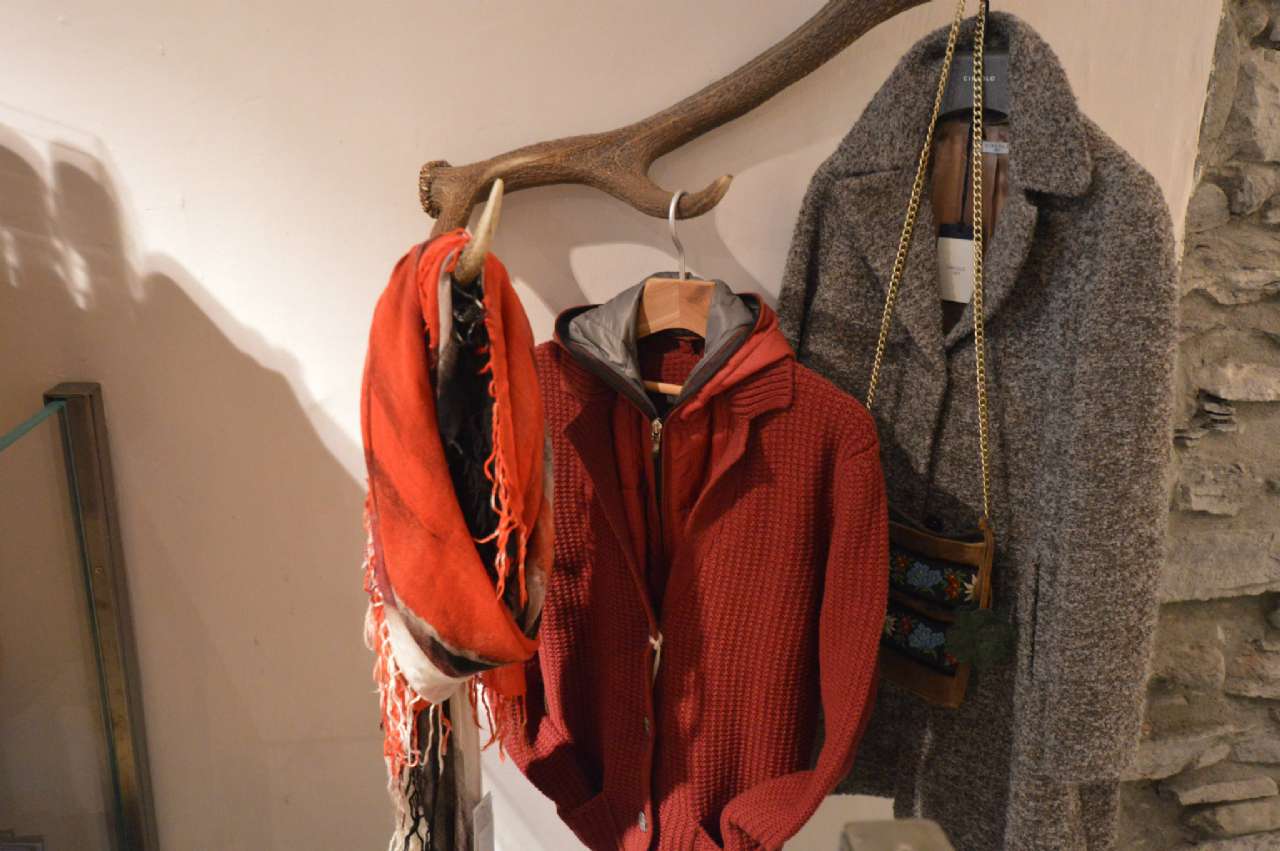 Locale commerciale in vendita a Bardonecchia, Centro