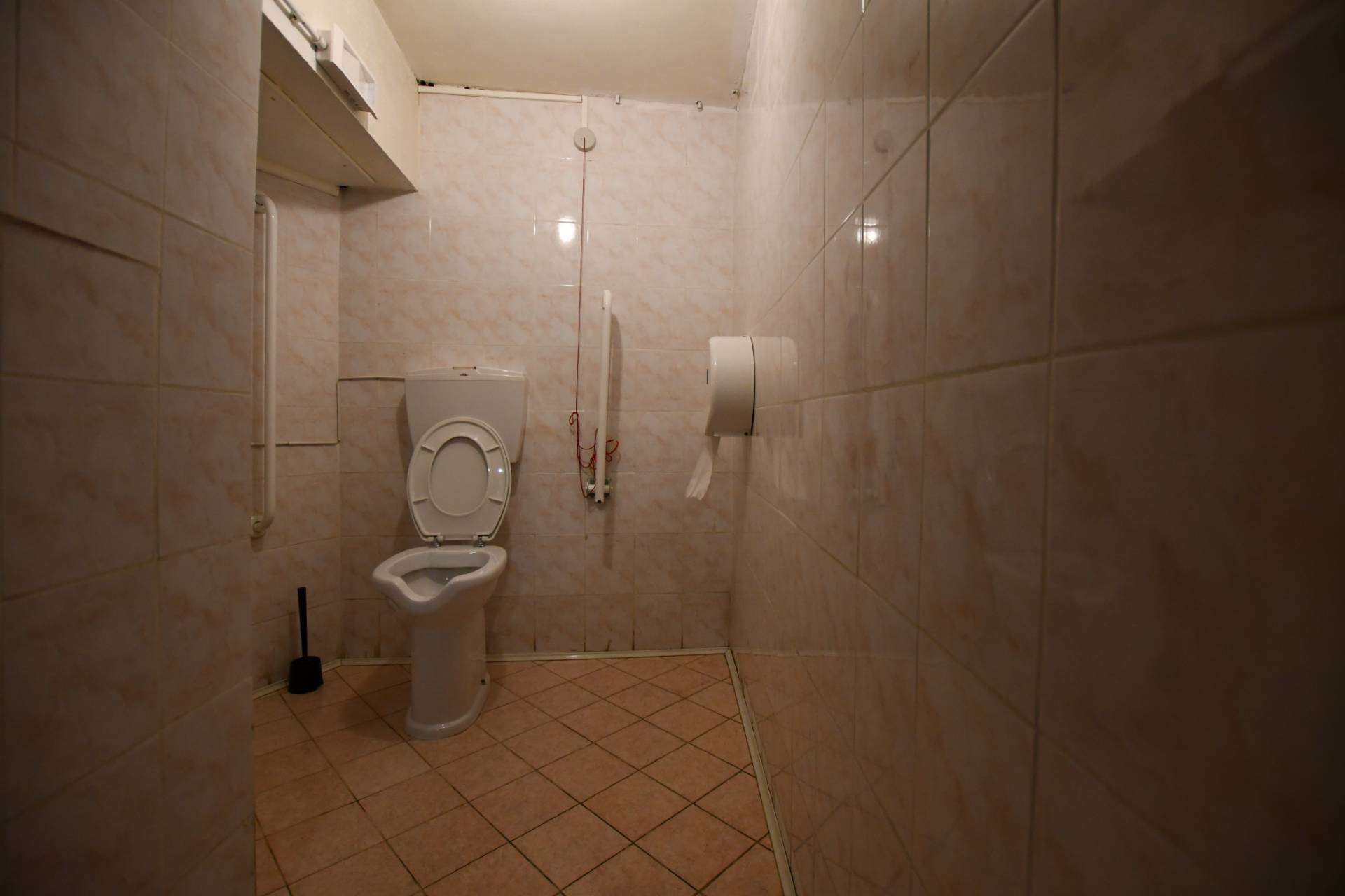 Locale commerciale in vendita a Bardonecchia, Centro