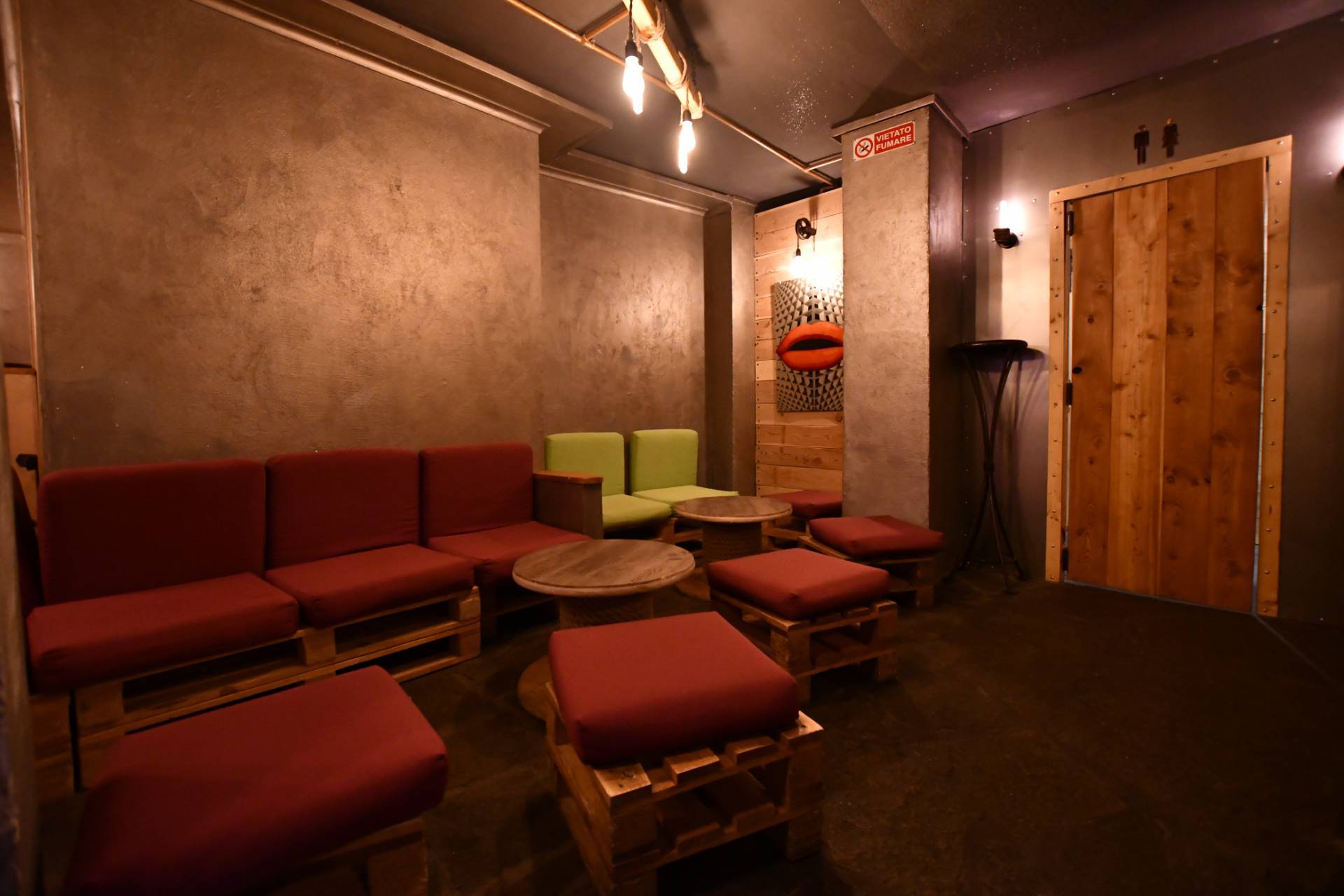 Locale commerciale in vendita a Bardonecchia, Centro