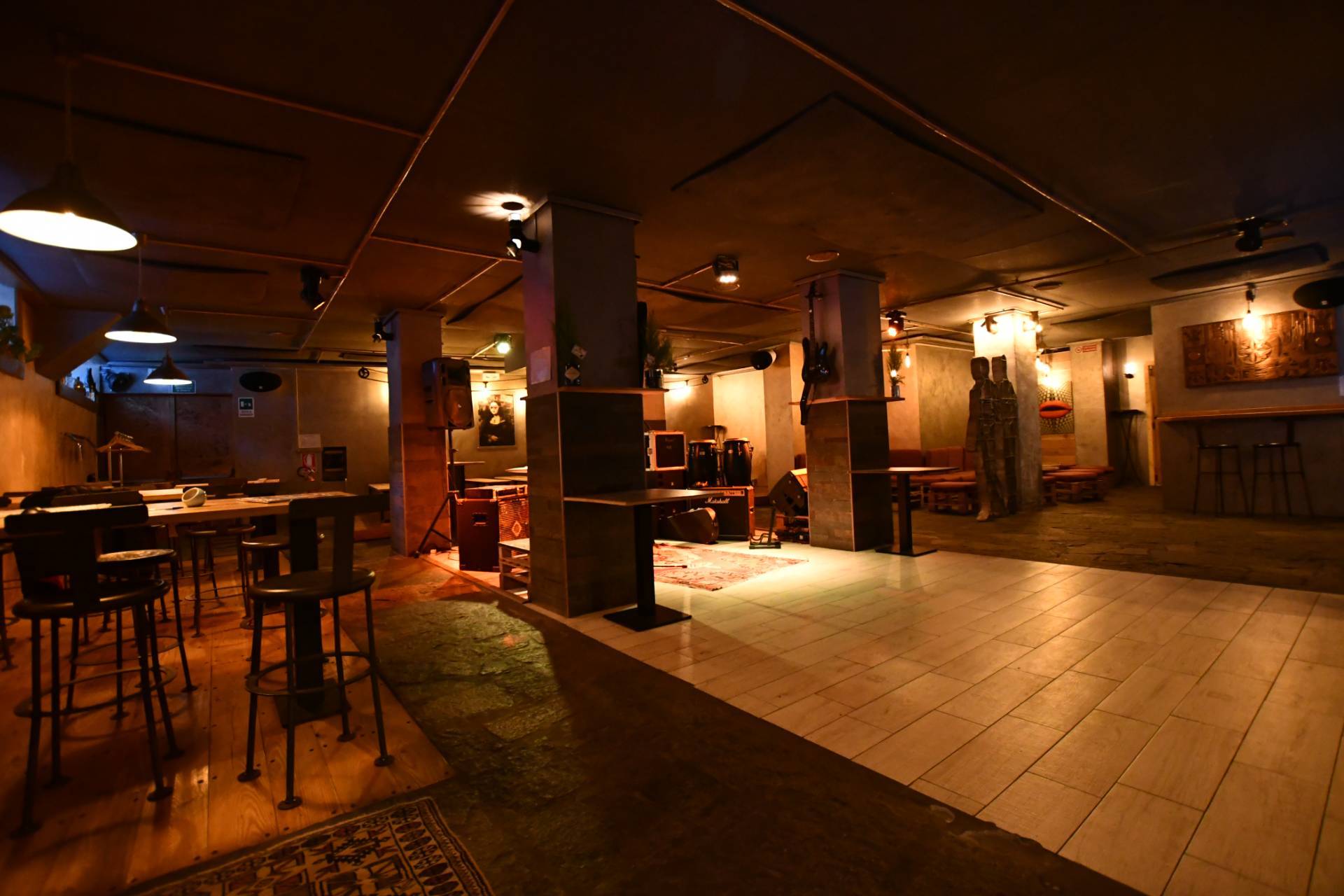 Locale commerciale in vendita a Bardonecchia, Centro