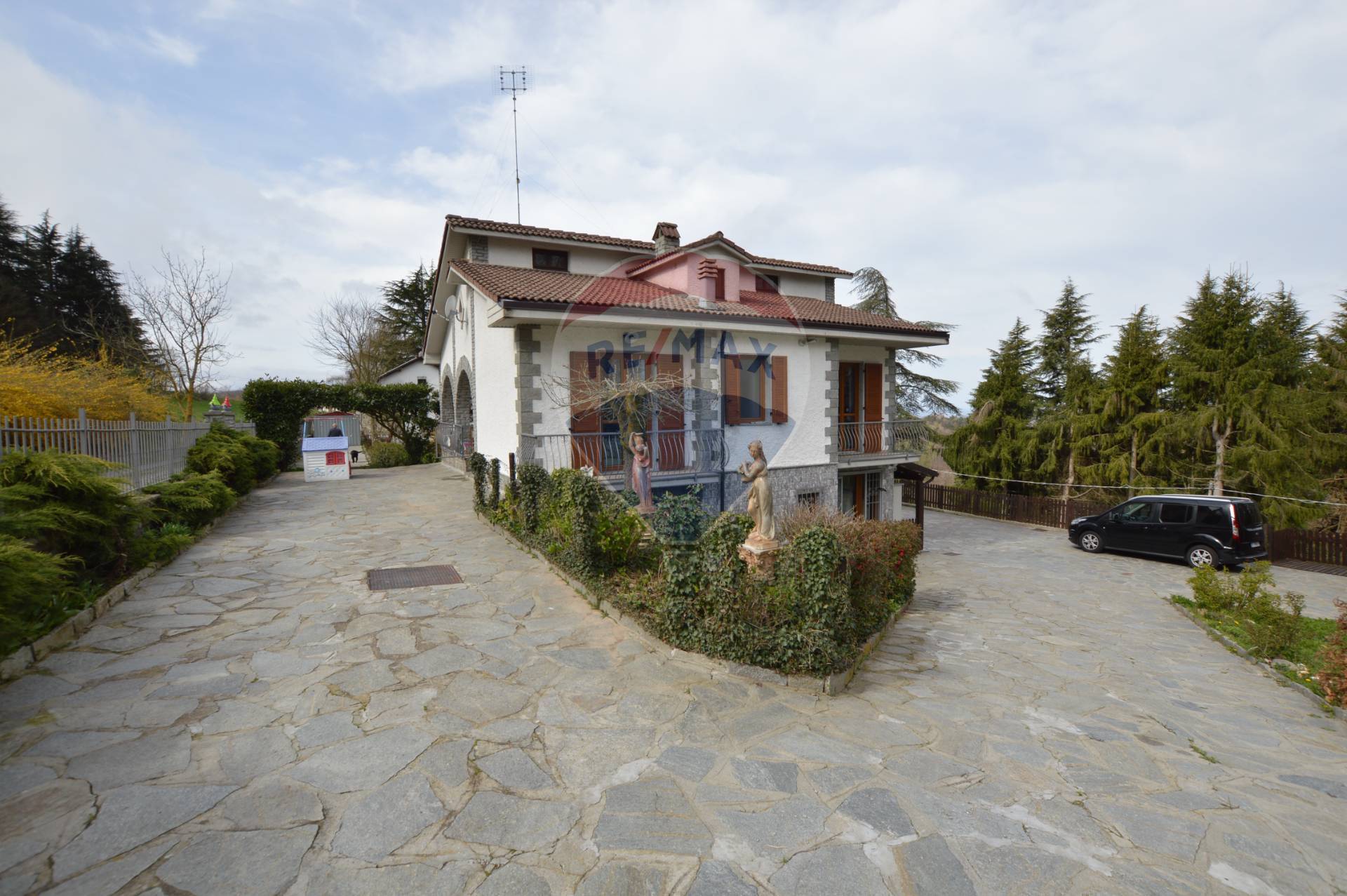 Casa indipendente con terrazzo a Montezemolo