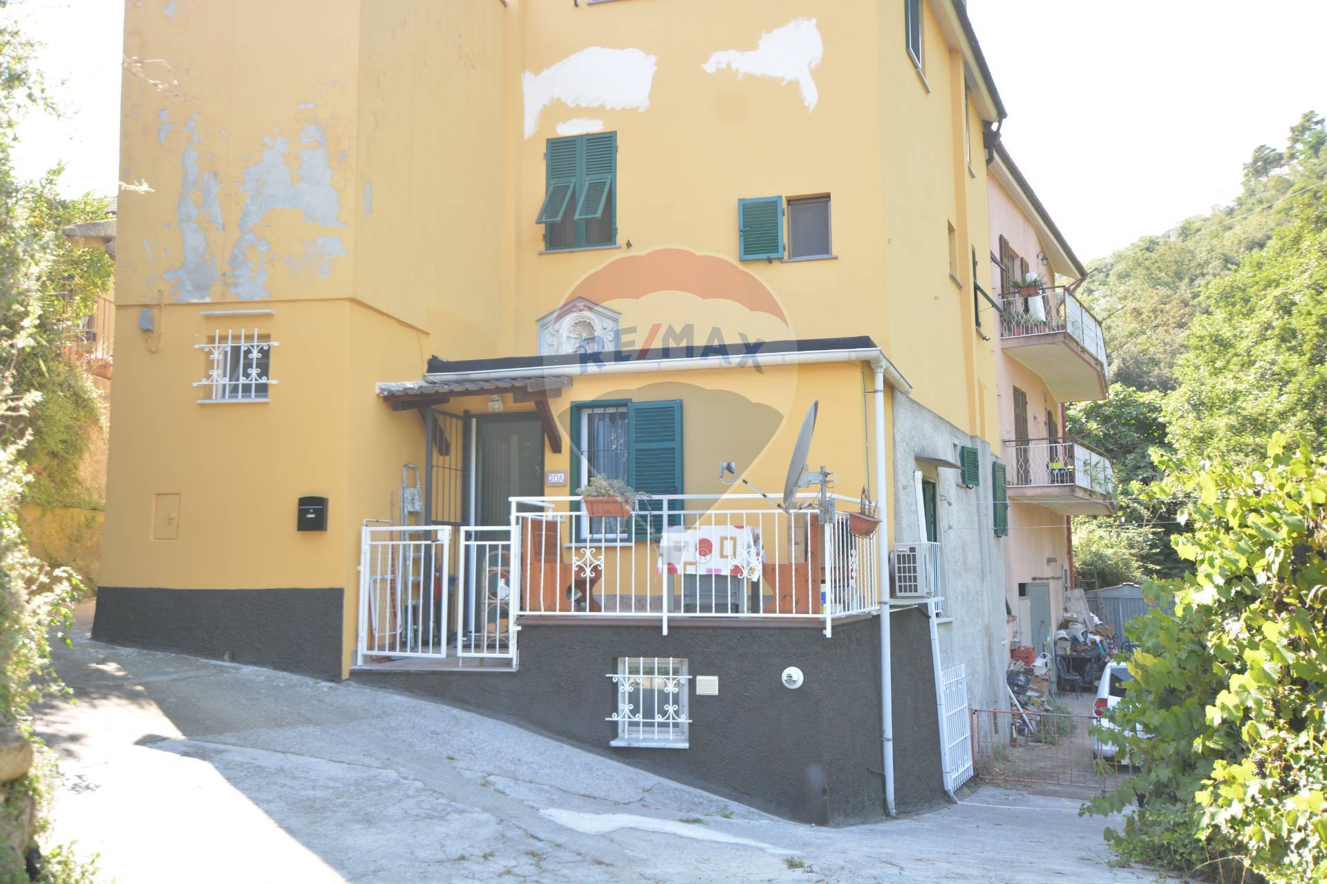 Casa indipendente con terrazzo a Vado Ligure