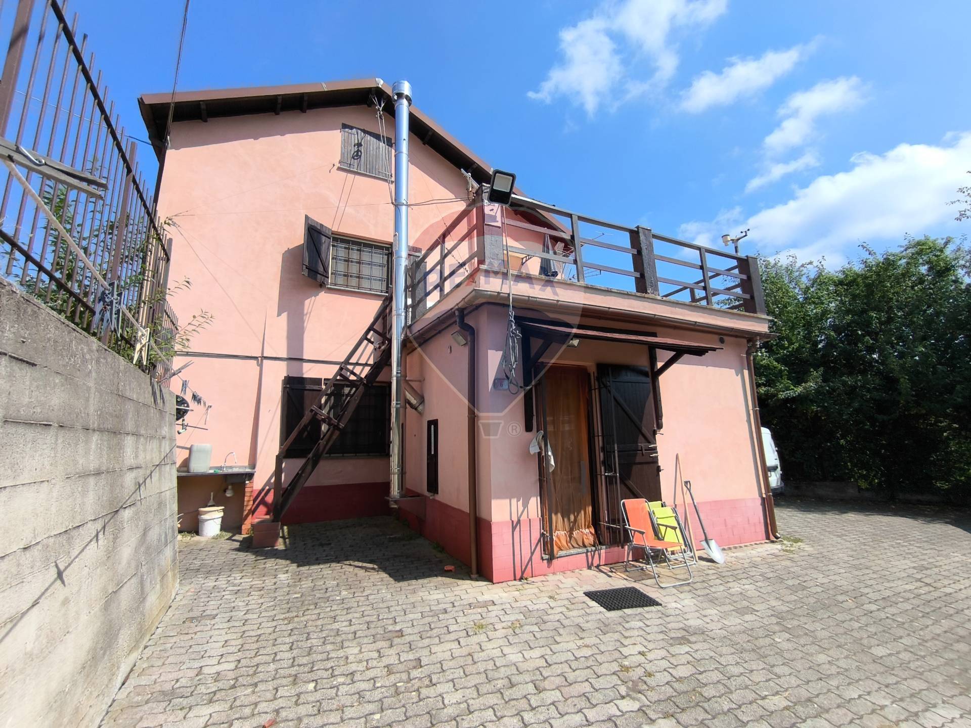 Casa indipendente con terrazzo, Mallare olano