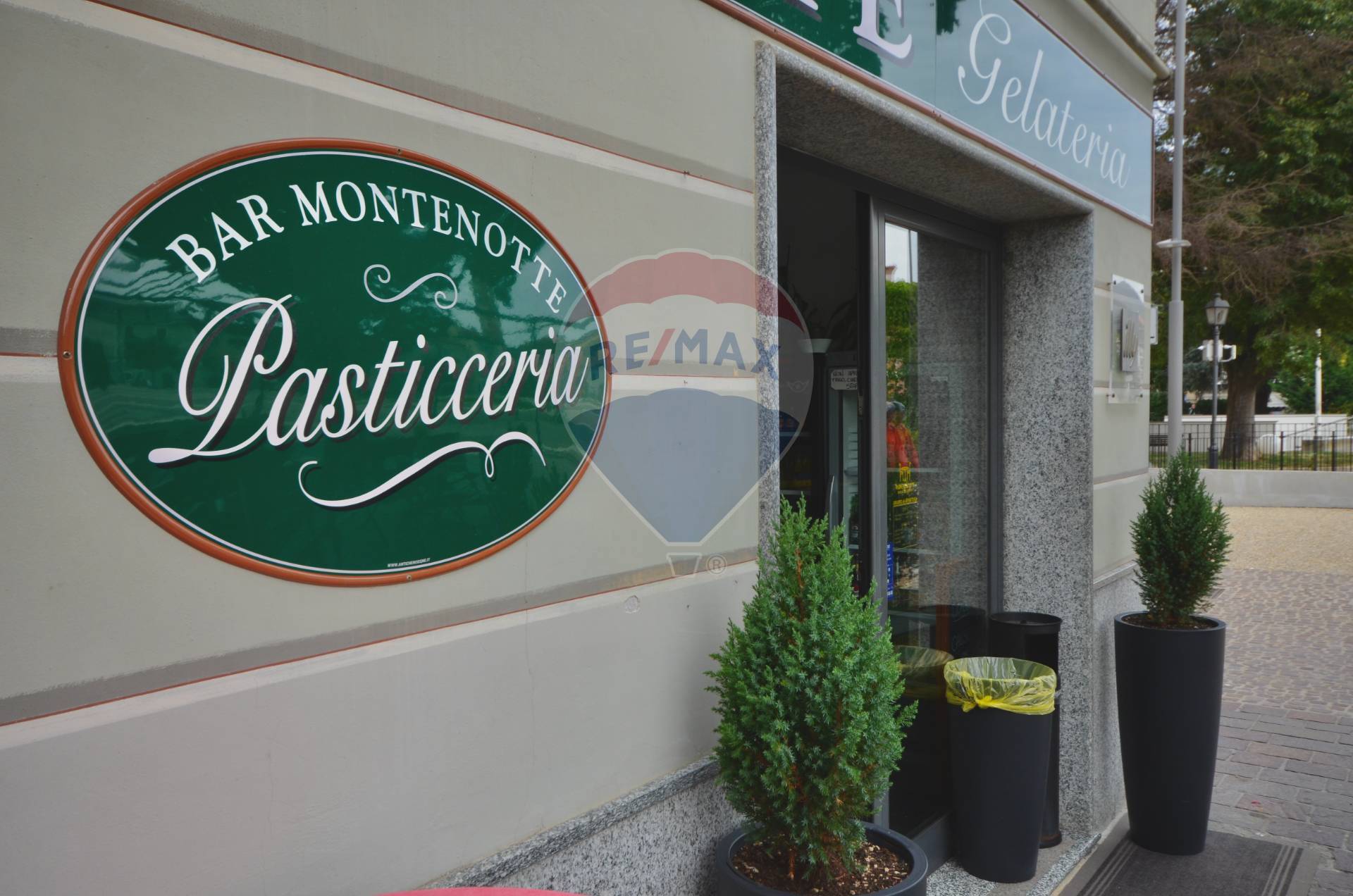 Bar in vendita a Cairo Montenotte, Centro